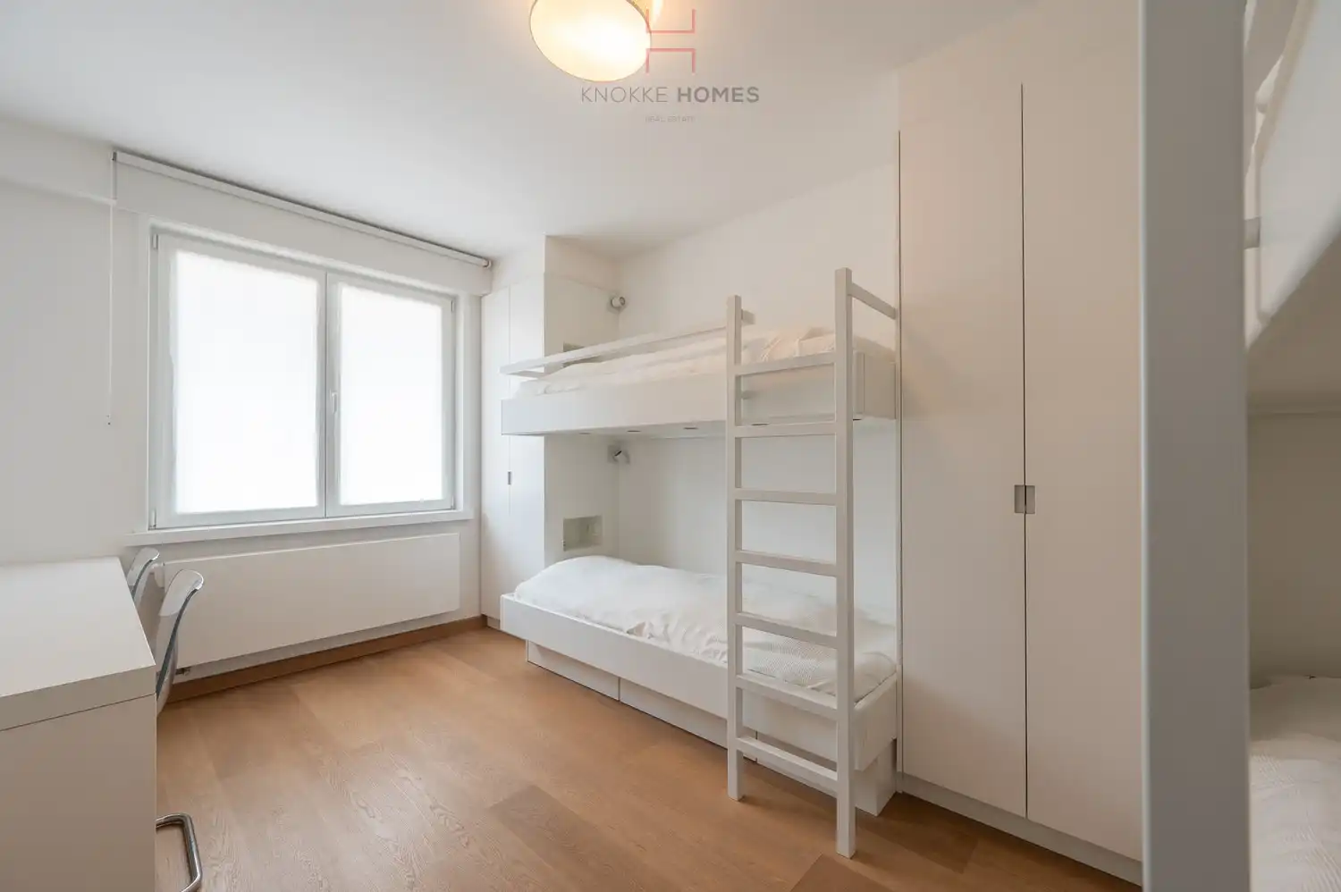 Instapklaar gerenoveerd 3 slaapkamer-appartement met een prachtig en breed frontaal zeezicht. foto 11