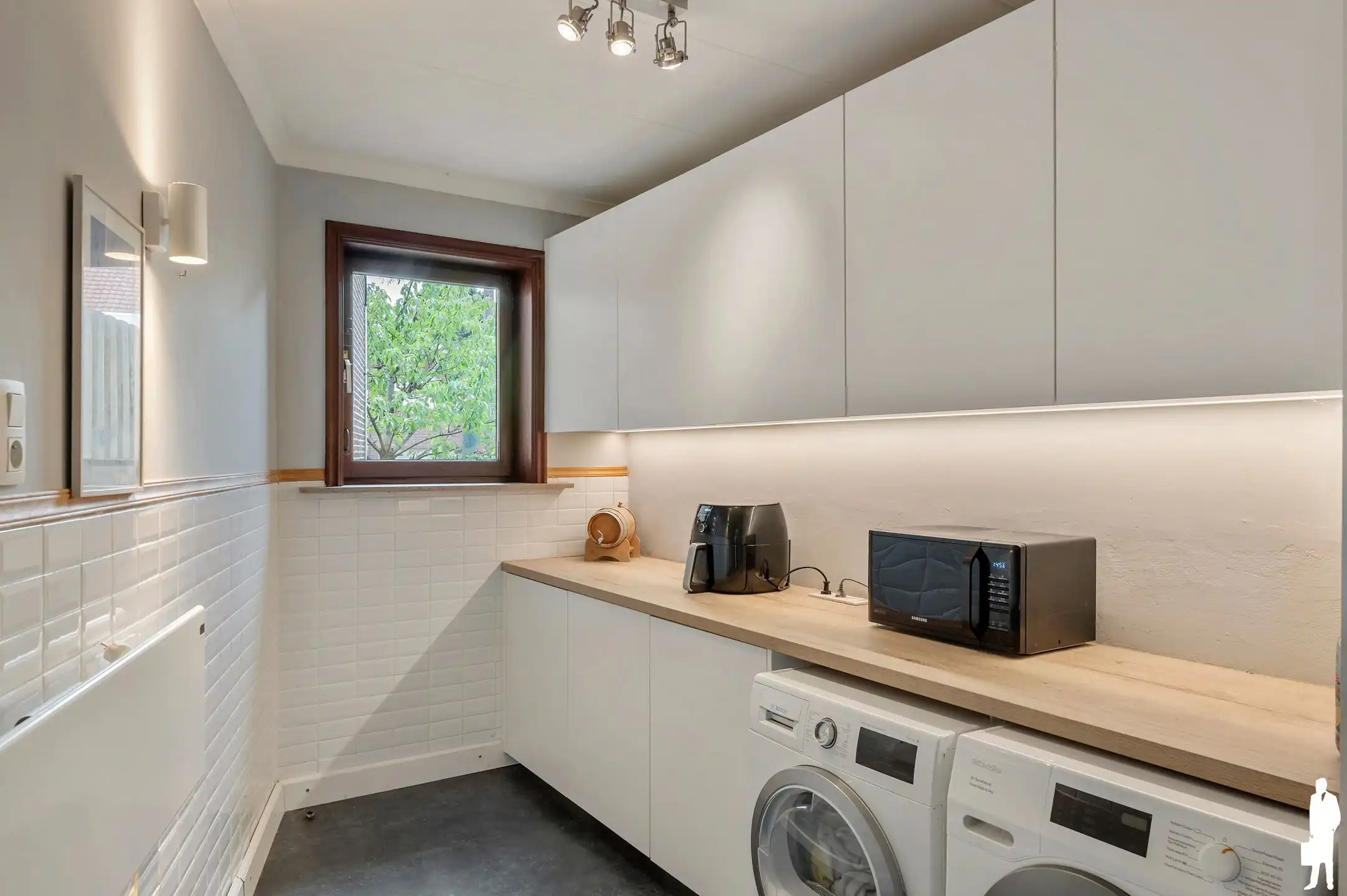 Karaktervolle woning met 6 slk, zwembad + atelier  foto 18