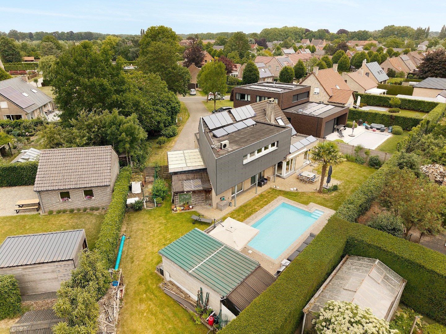 KANTOOR/PRAKTIJK + WOONST MET TUIN EN ZWEMBAD foto 10