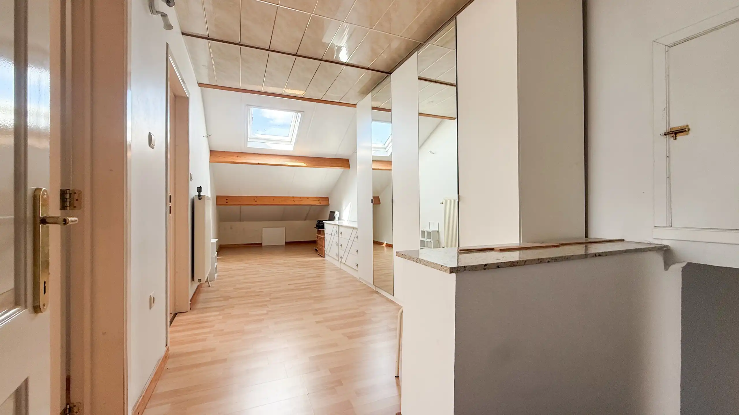 Ruime woning met 4 SLPK op een toplocatie! foto 36