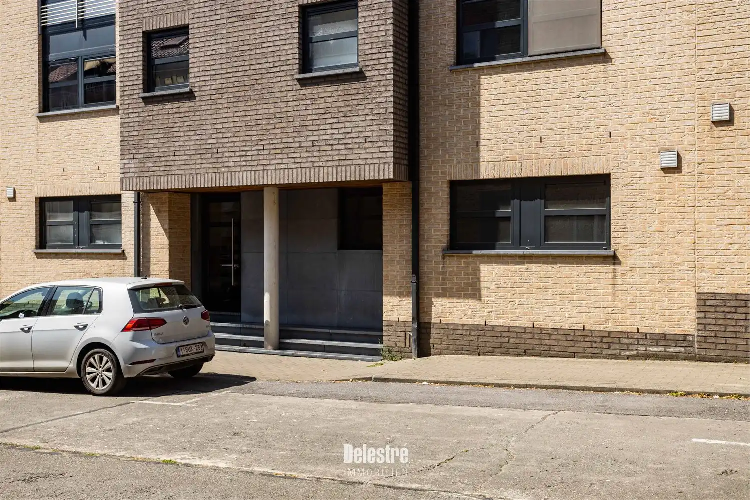 MODERN APP. 3 SLPK. EN RUIM TERRAS MET TUIN INCLUSIEF PARKING foto 6