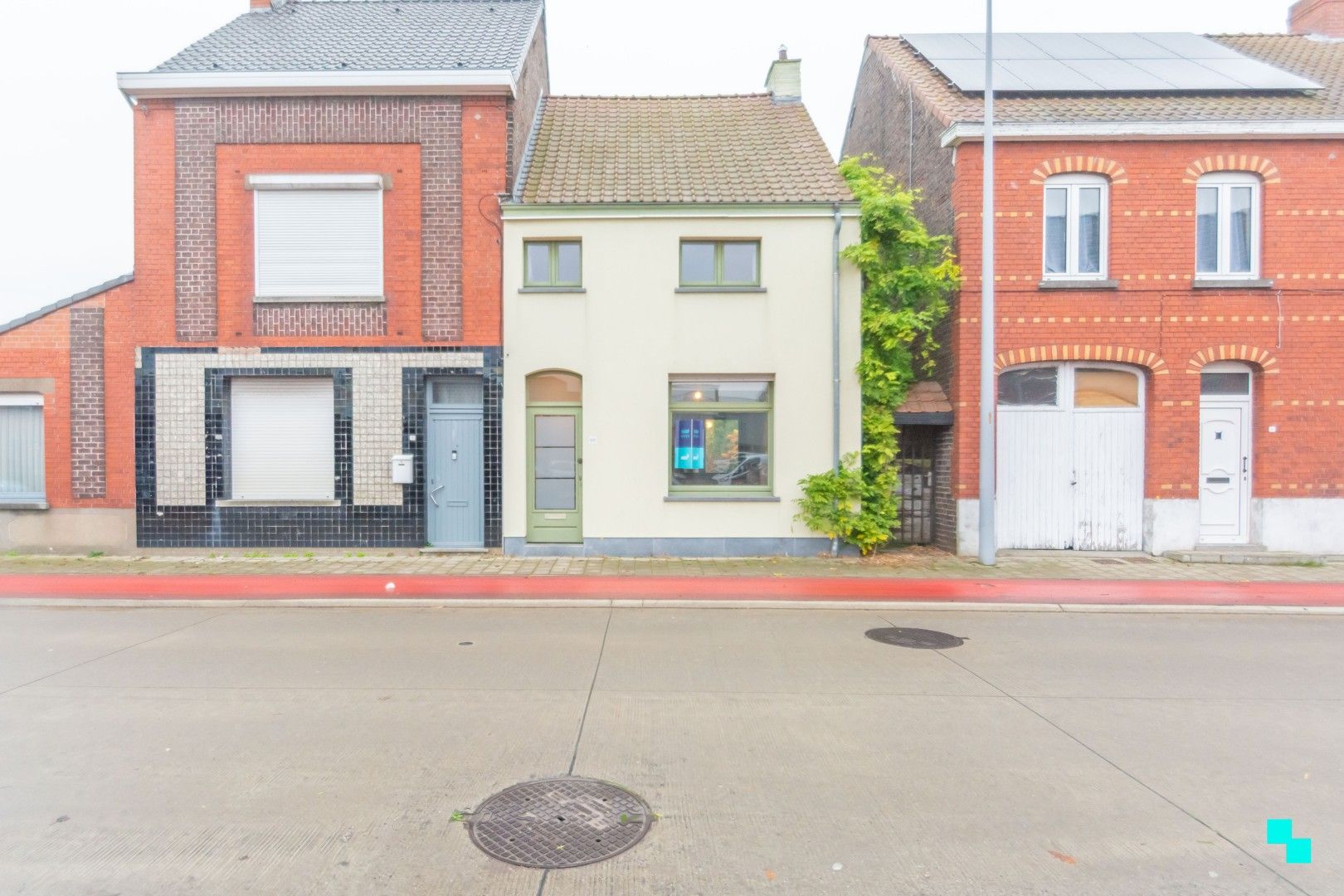 Te renoveren woning met veel potentieel foto 2