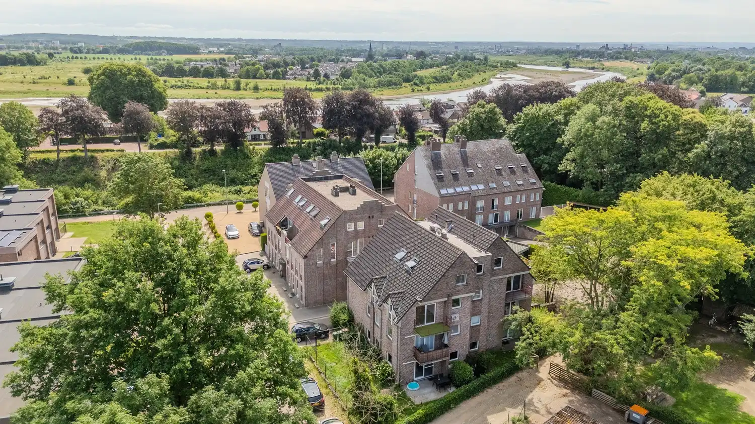 Instapklaar appartement met twee slaapkamers en ruime ondergrondse parking in Smeermaas, Lanaken. foto 26