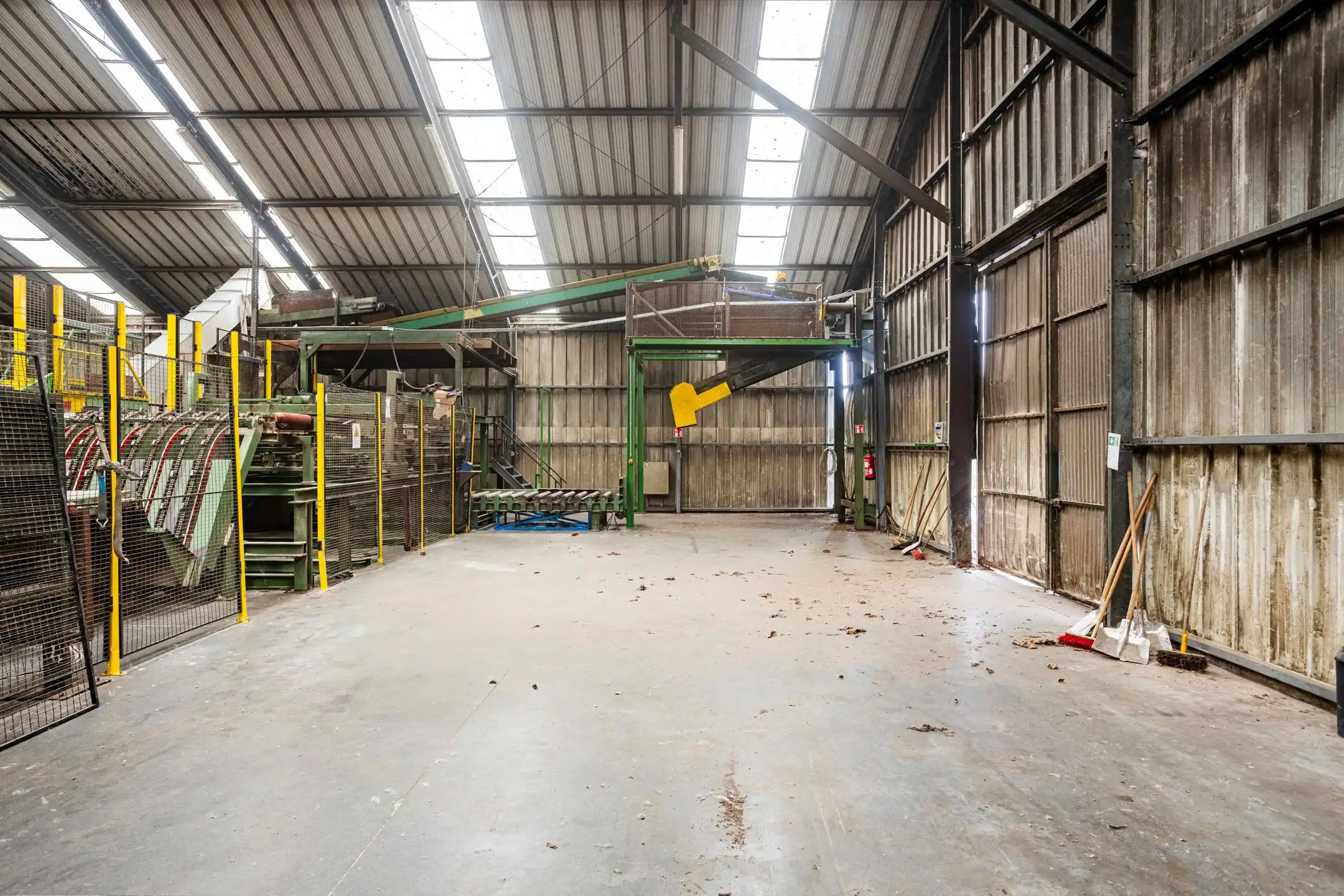 Industriegebouw met ruime industriegrond te koop in Ronse foto 9