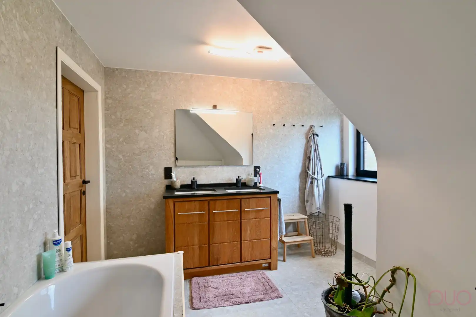 Gerenoveerd halfopen bebouwing op een prachtig perceel van 1h39a60ca inclusief weilanden foto 24