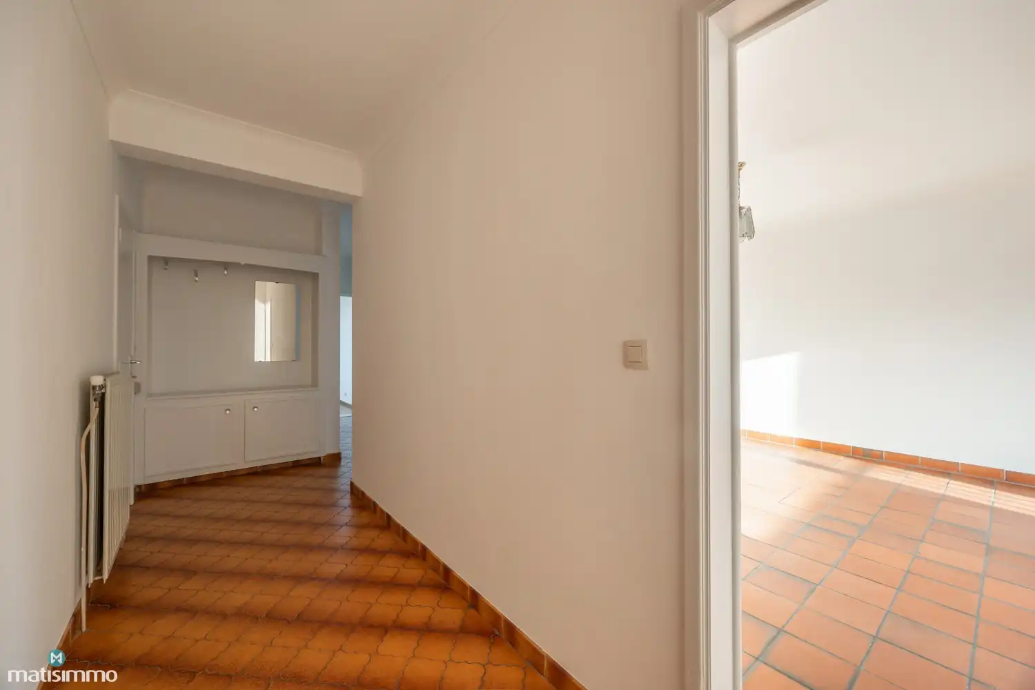 VERZORGD APPARTEMENT MET 2 SLAAPKAMERS, TERRAS EN AUTOSTAANPLAATS NABIJ HET CENTRUM VAN BILZEN foto 2