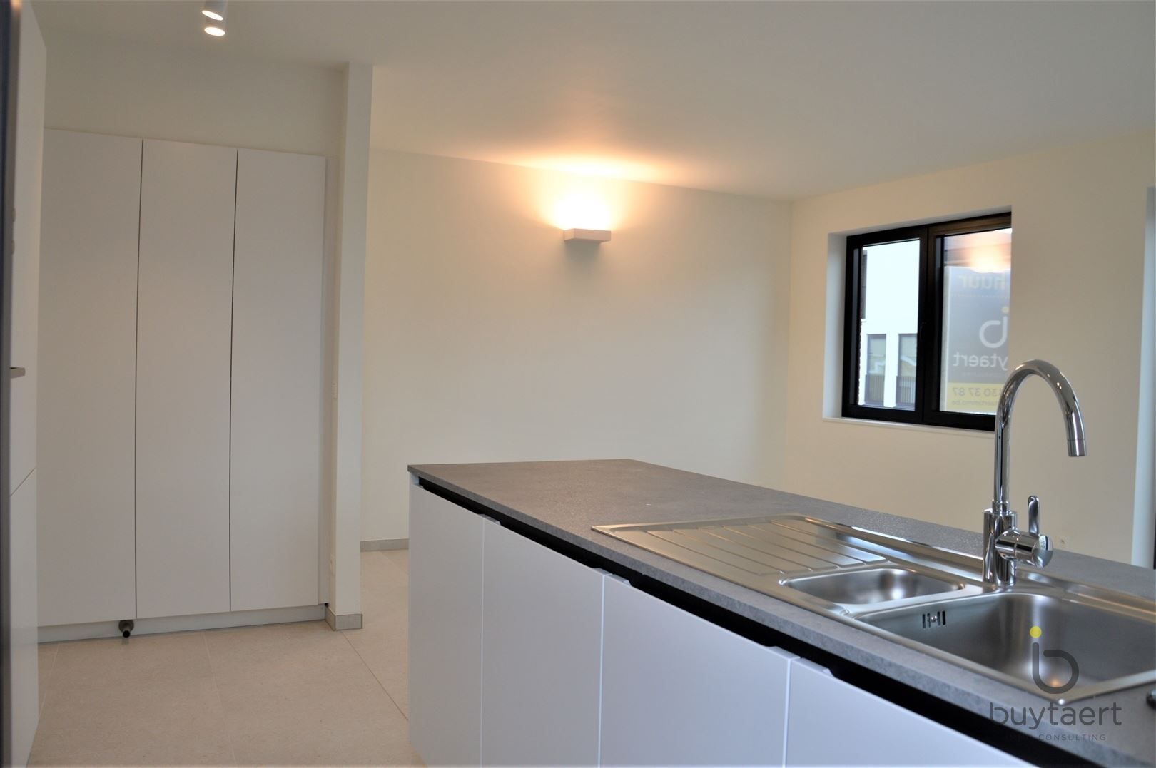 Recent appartement met twee slpks te Deurne. foto 3
