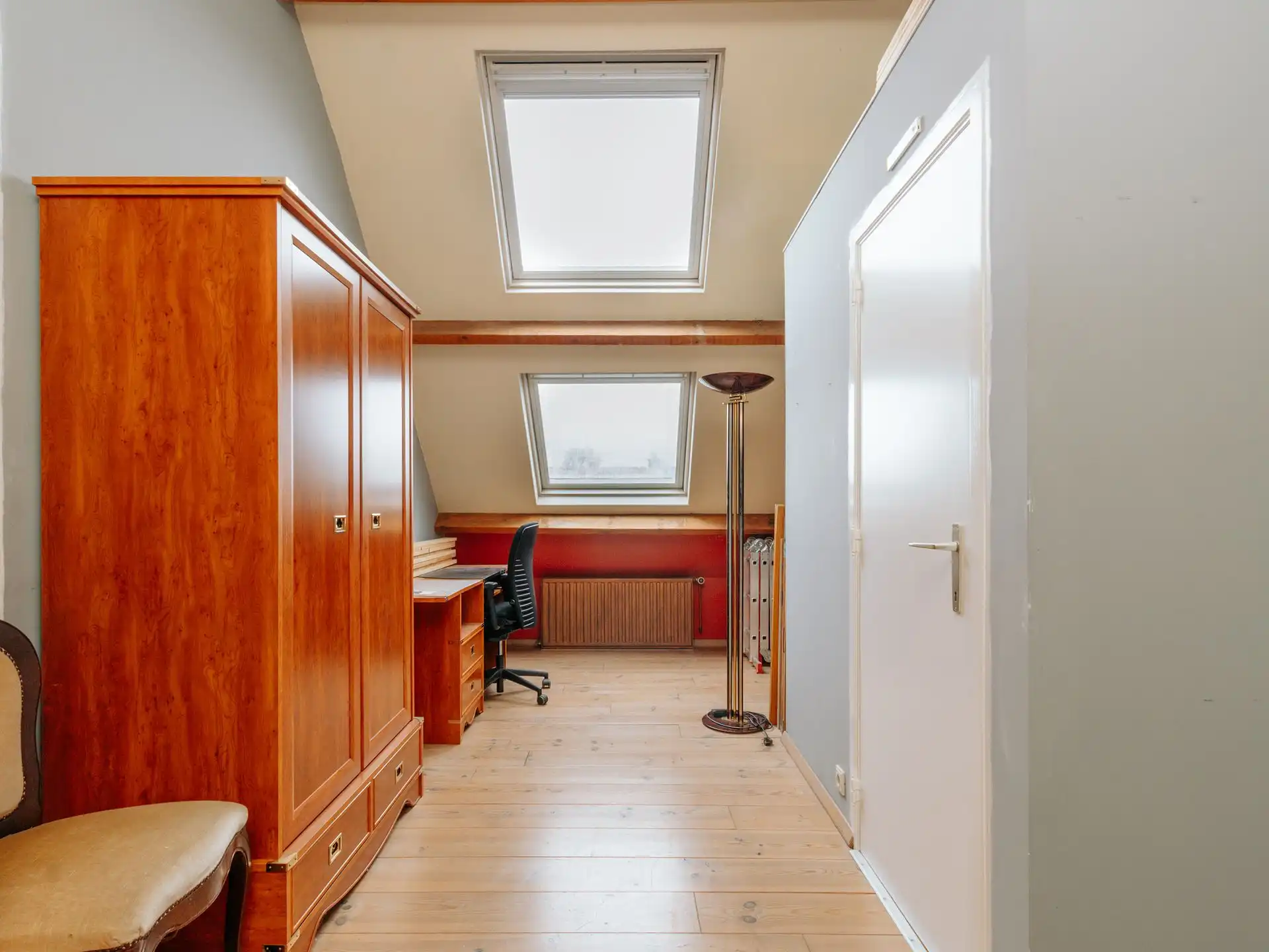 Gezinswoning met vier slaapkamers + tuin en garage foto 16