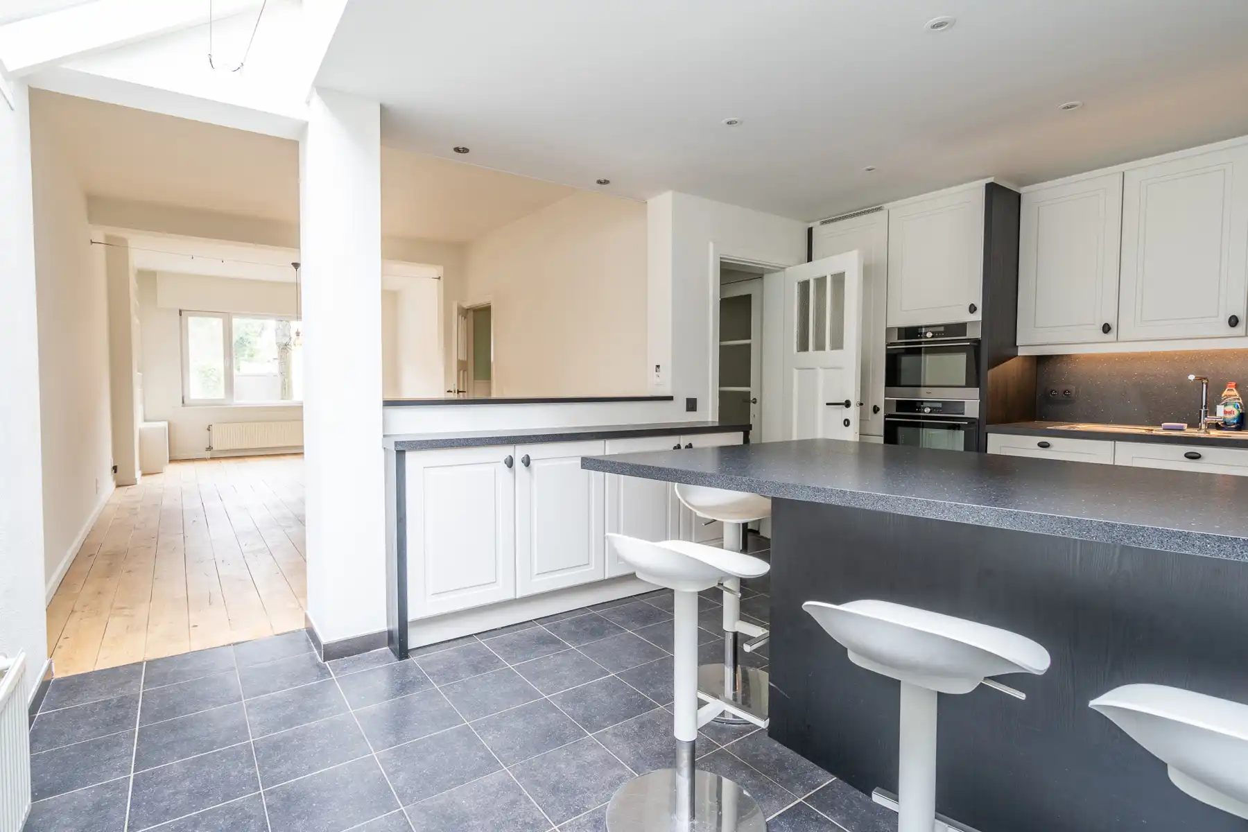 Instapklare gerenoveerde woning met 4 slaapkamers, stijlvolle badkamer en gunstig EPC in het centrum van Gooreind-Wuustwezel. foto 8
