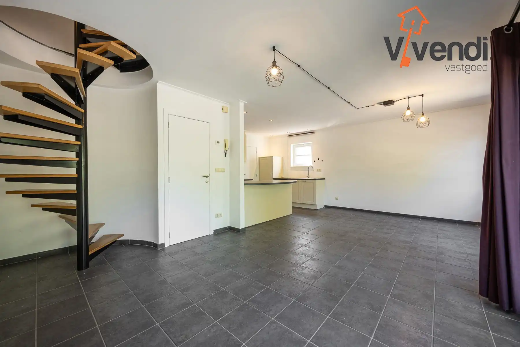 Ruime en lichtrijke duplex met 3 slpk inclusief 1 garagebox! foto 3