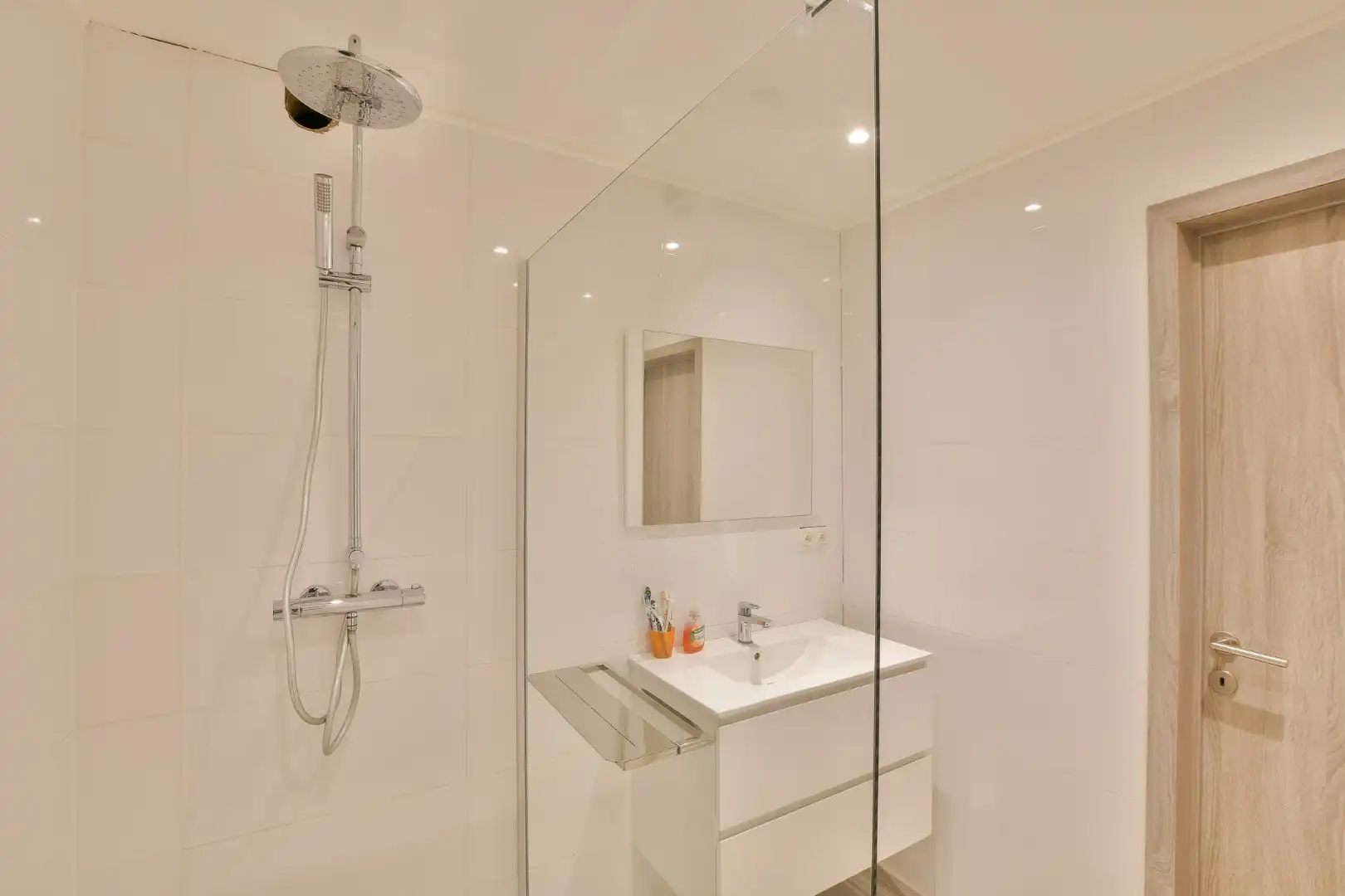 Gelijkvloers 2-slaapkamerappartement foto 12