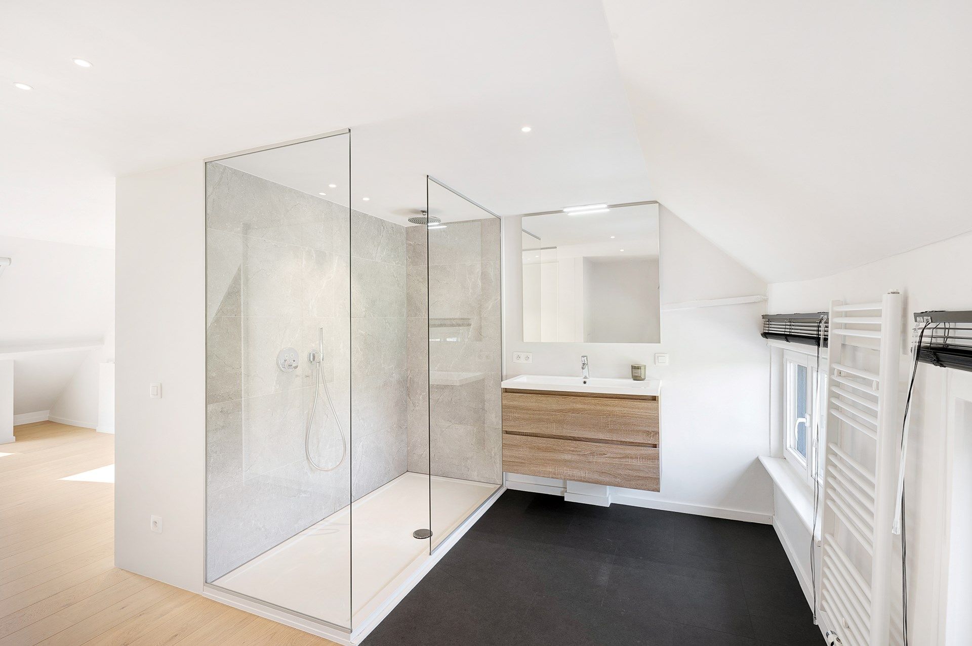 Vernieuwd huis met mooie open zichten te Damme foto 16
