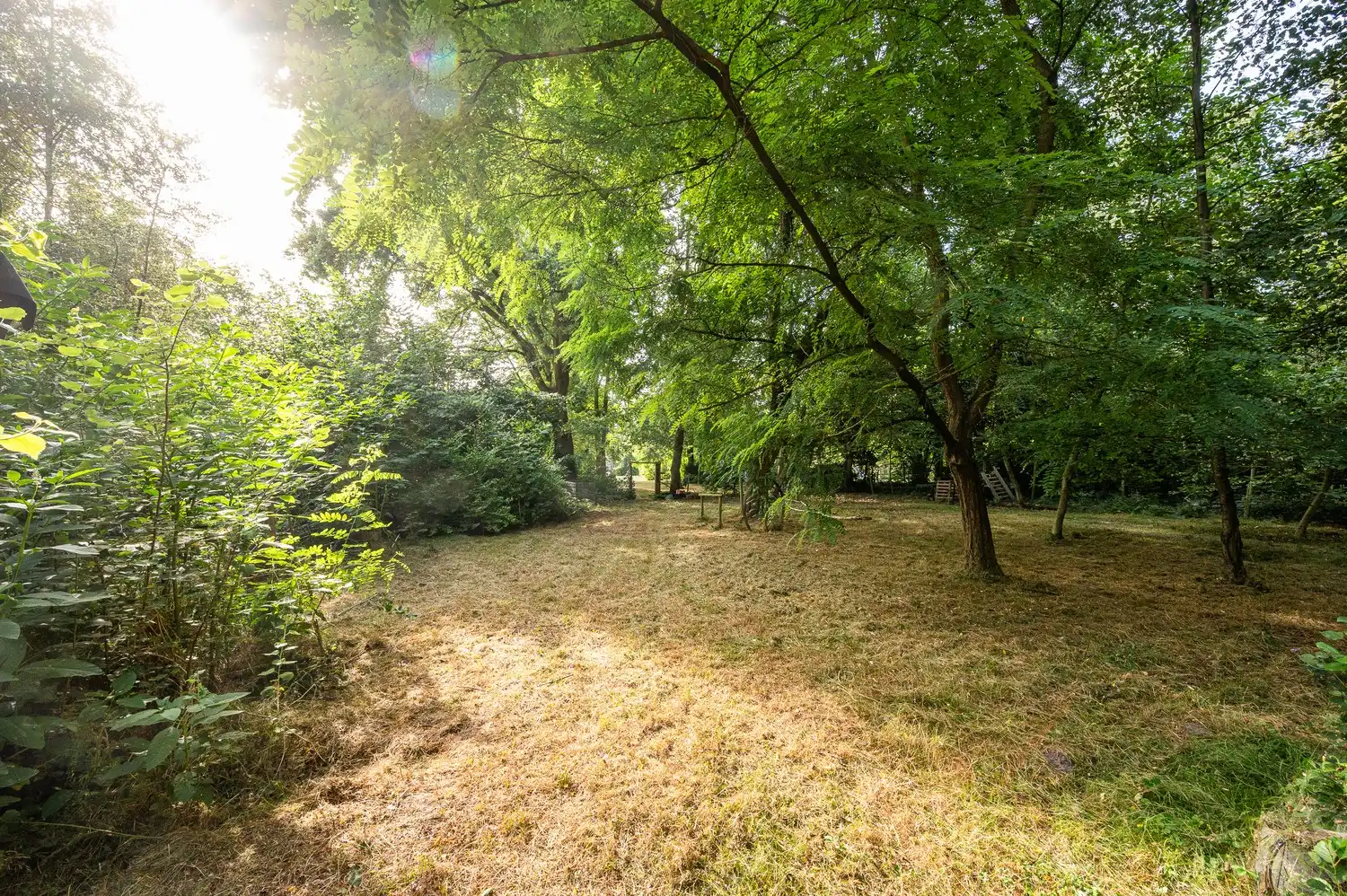 Vrijstaande villa op een uitzonderlijk groot perceel met bosgrond in Lembeke foto 31