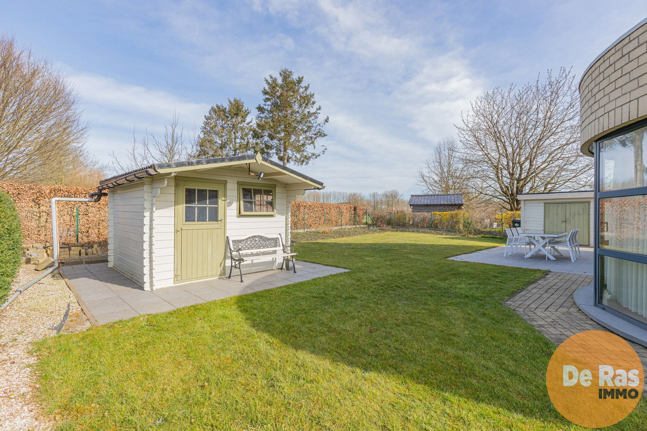 HILLEGEM - Villa in een rustige straat nabij invalswegen foto 25