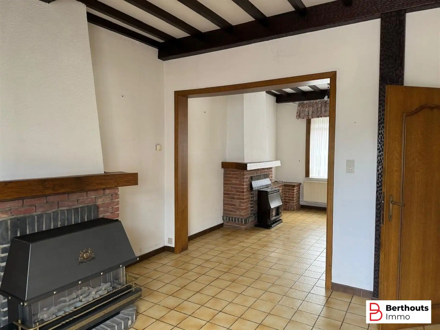 VOLLEDIG TE RENOVEREN  WONING MET PRACHTIGE TUIN OP 11 ARE  foto 4