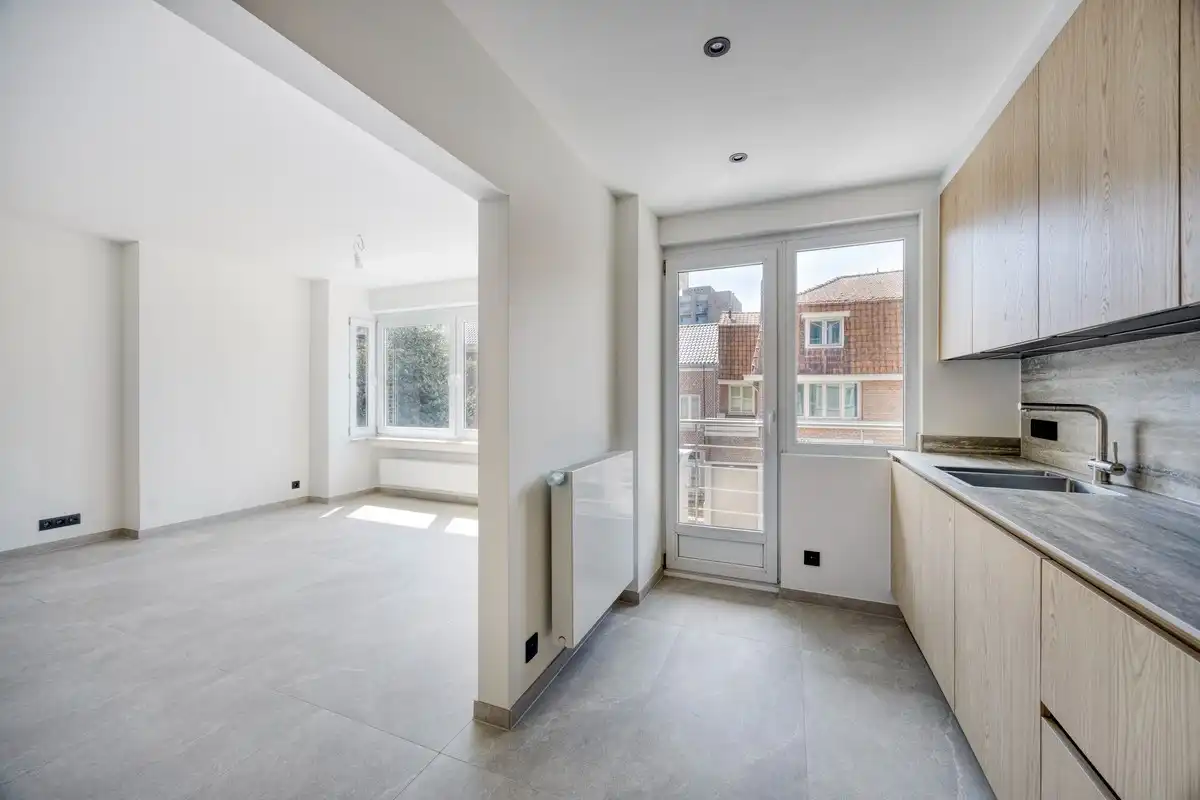 Luxueus, volledig gerenoveerd appartement met 3 slaapkamers, autostaanplaats en kelder foto 7
