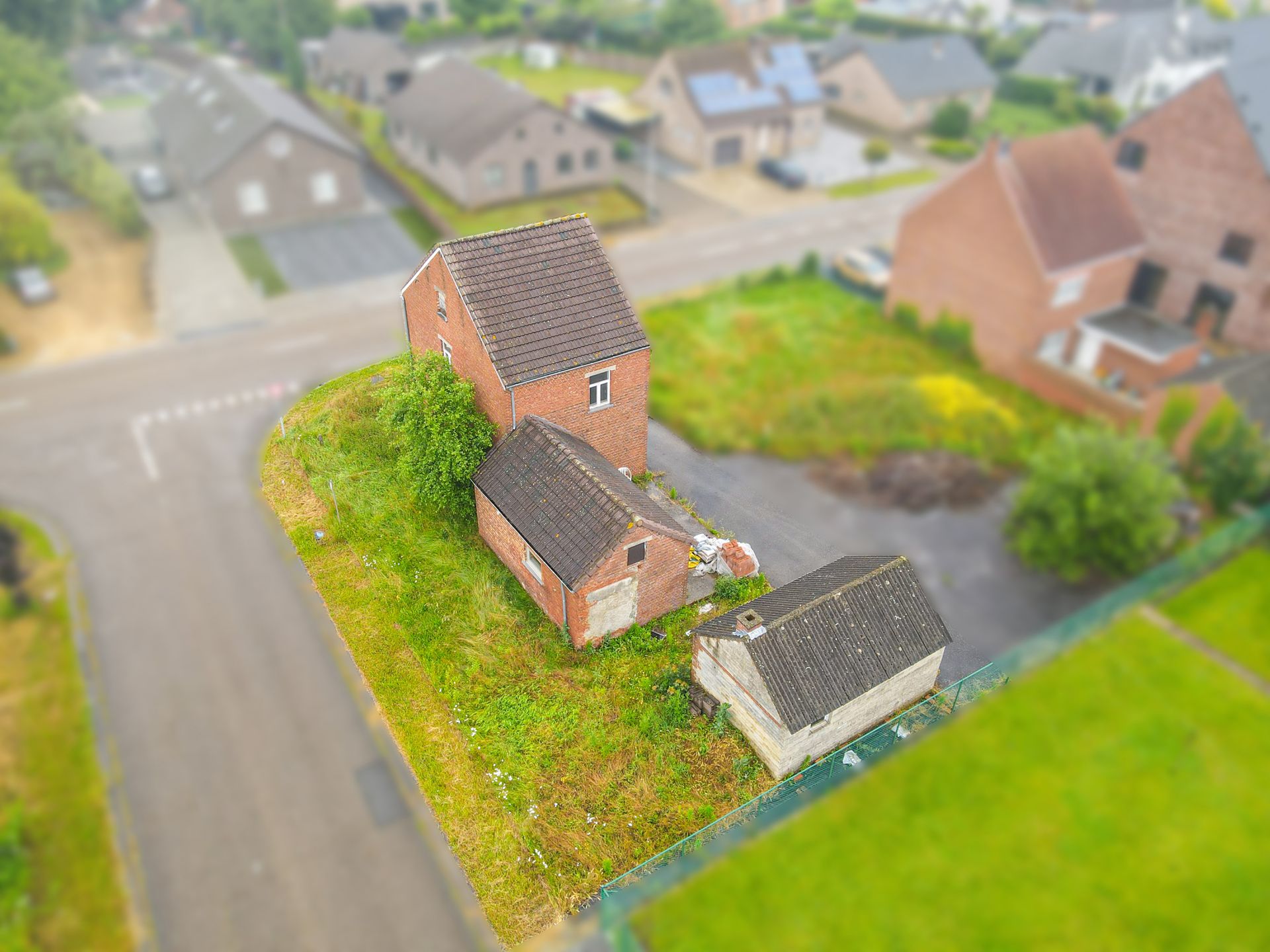 Rustig gelegen te renoveren gezinswoning op meer dan 5 are! foto 6