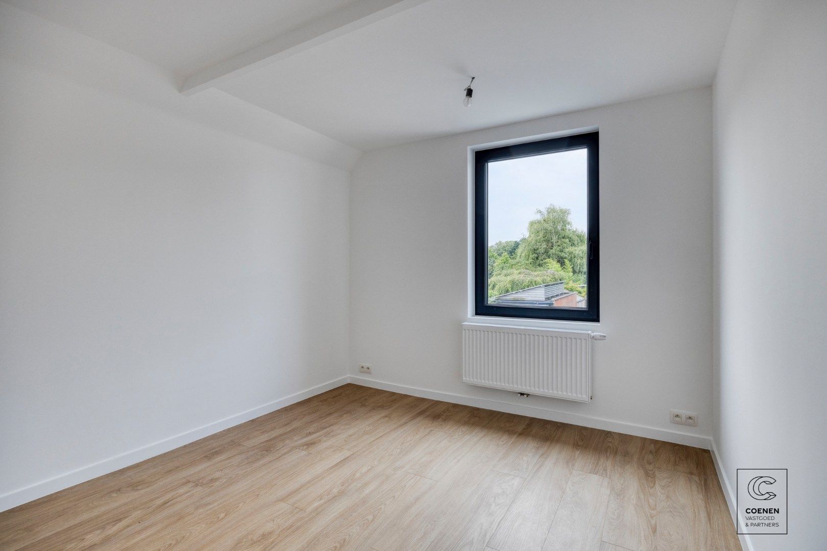 Prachtig, volledig gerenoveerde HOB met twee slaapkamers op een centrale ligging te Brasschaat!  foto 13