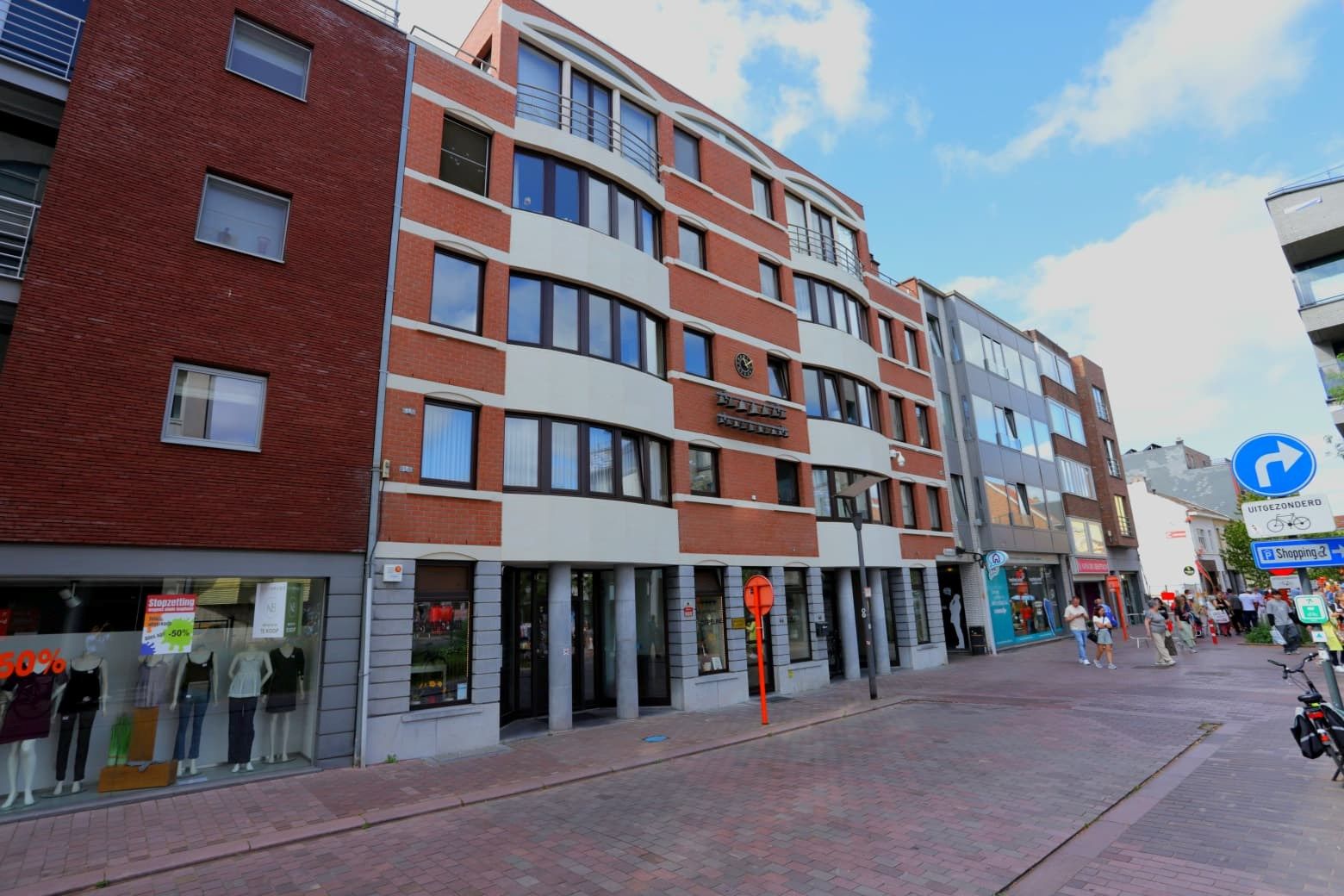 Ruim 3-slaapkamerappartement in Genk-centrum foto 22