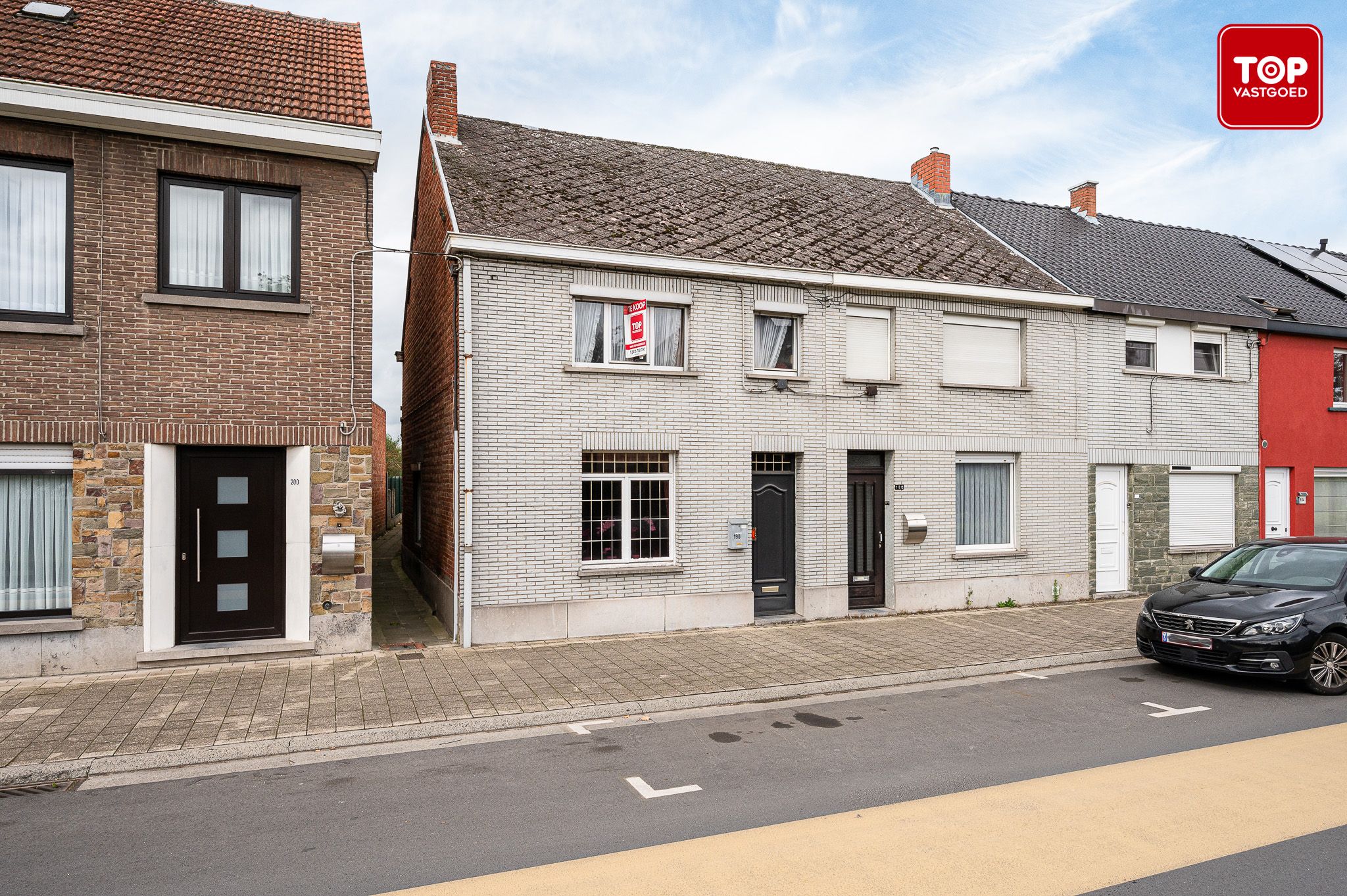 Te renoveren woning met 4 slaapkamers op perceel grond van 1605m² foto 2