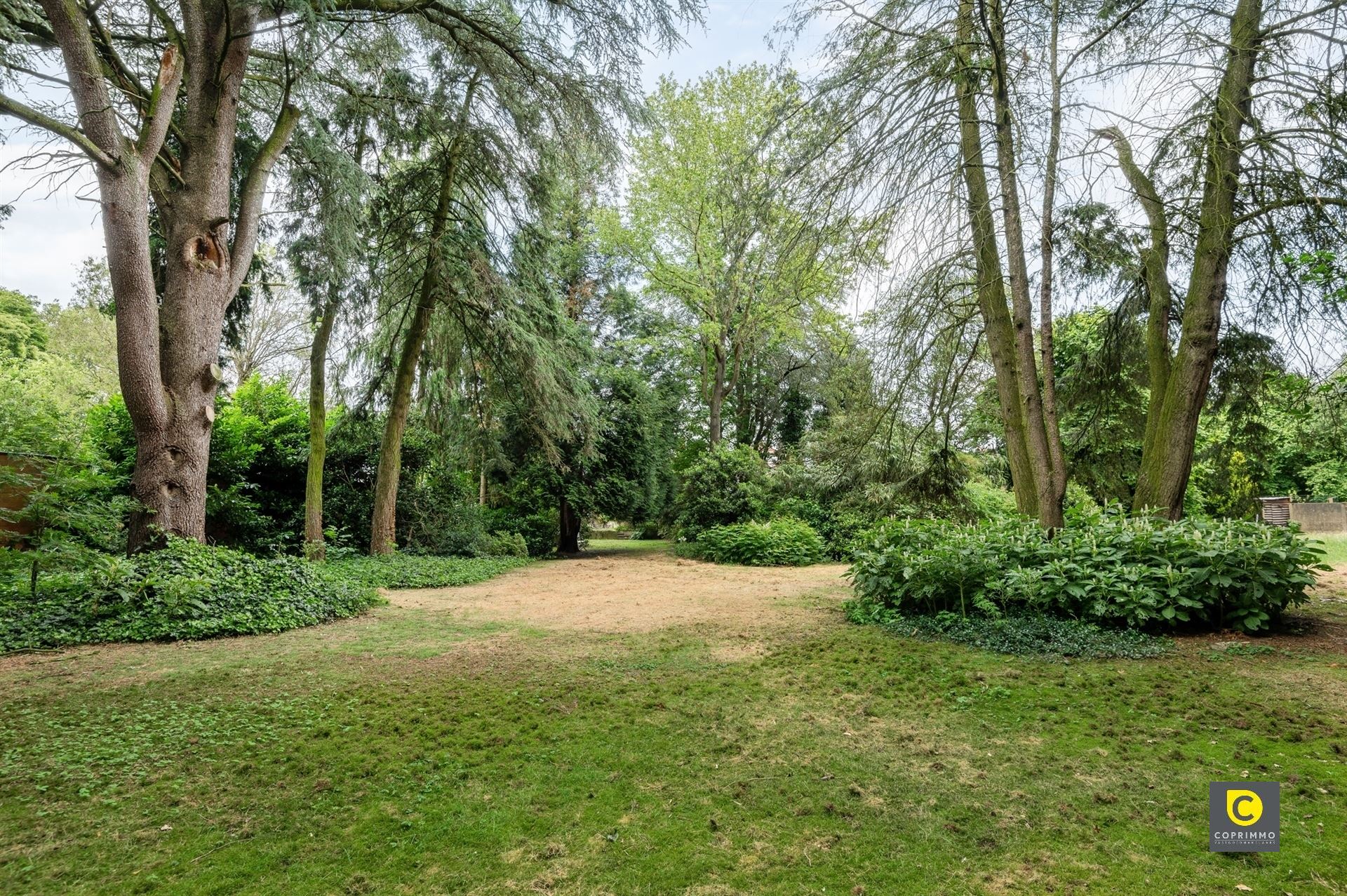 Modernistisch burgerhuis met parktuin foto 15