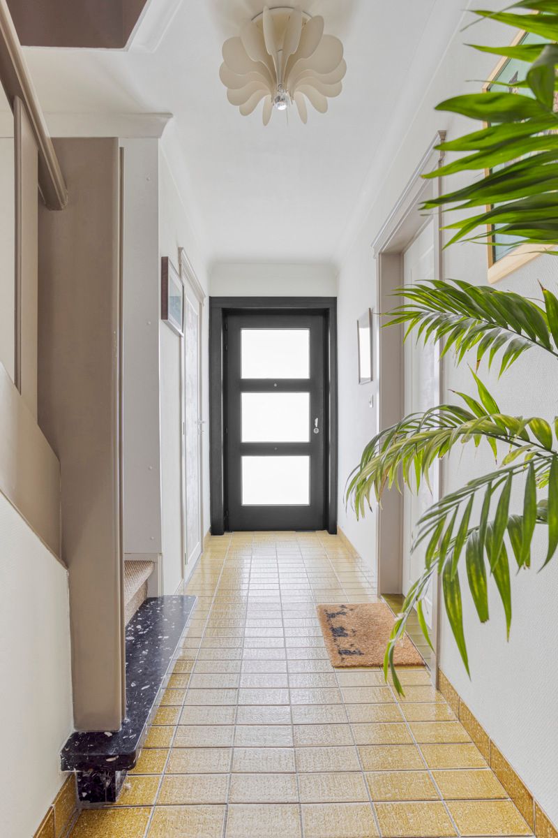 Instapklare halfopen woning op toplocatie in Sint-Niklaas foto 14