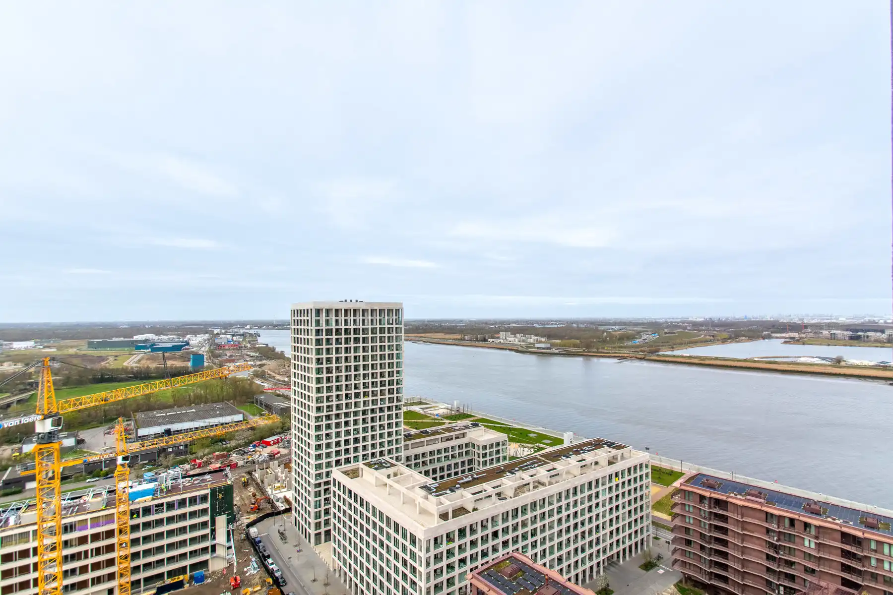 Prachtig 2-kamer app. met prachtig zicht over park en stad foto {{pictureIndex}}