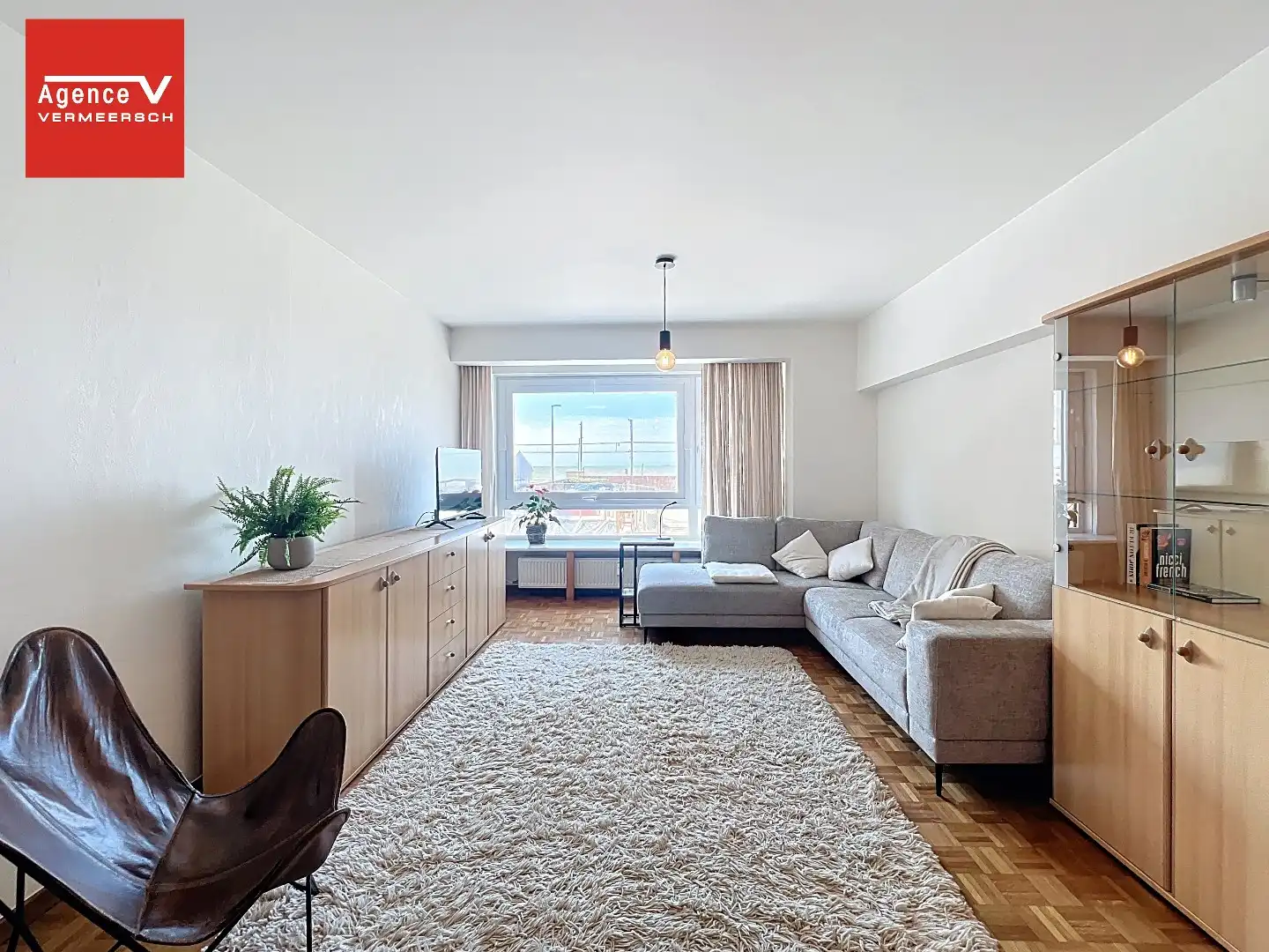 Instapklaar gemeubileerd zeezicht-appartement nabij duinen te Mariakerke!  foto {{pictureIndex}}