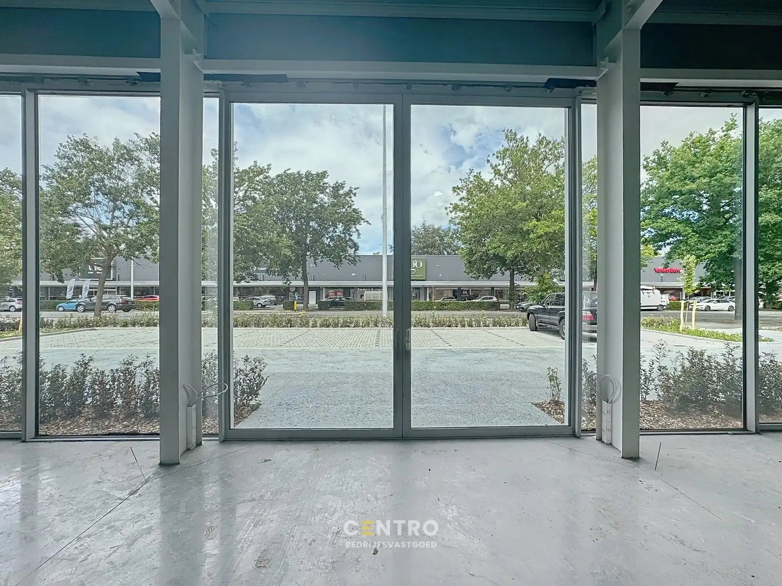 AAA-locatie: Nieuwe HANDELSRUIMTE (± 550m²) te huur met private parkeerplaatsen op het terrein. Langs DE Maalse Steenweg te Brugge (Sint-Kruis) foto 6