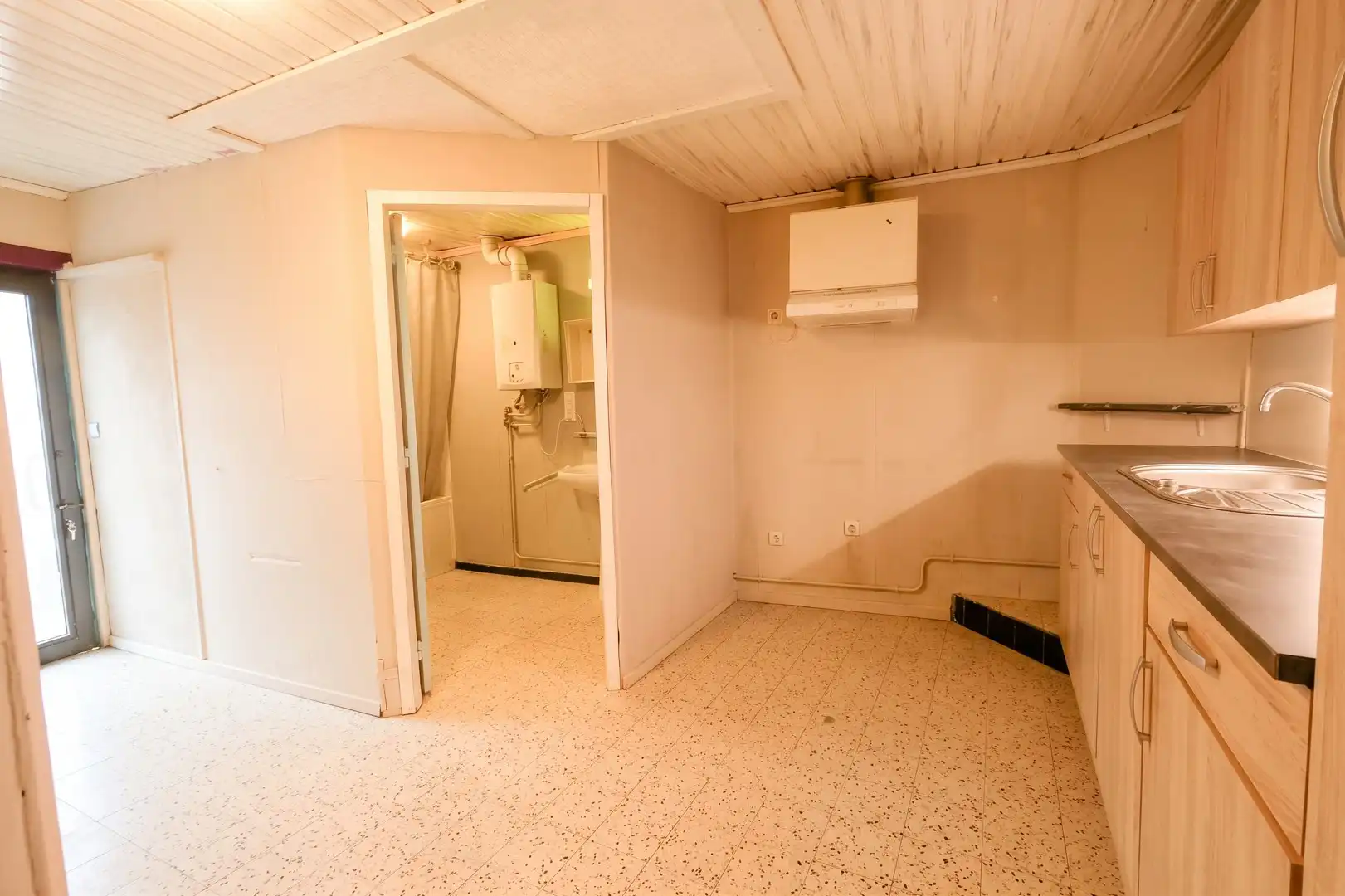 Te renoveren hoekwoning met tal van mogelijkheden op interessante ligging in Ledeberg! foto 5