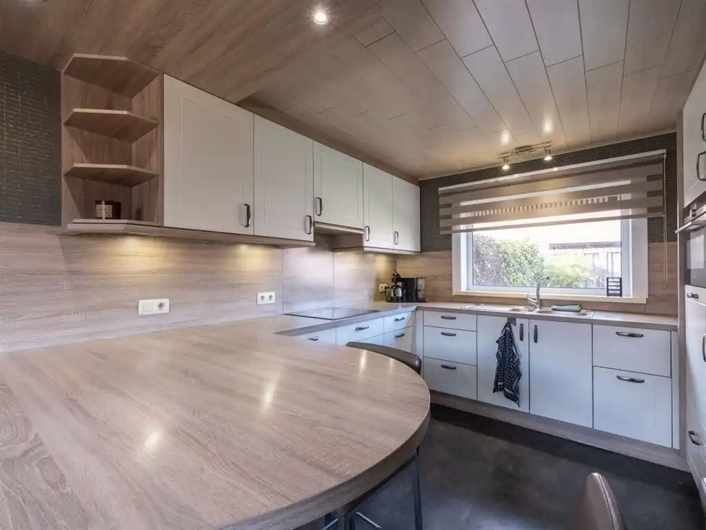 Verzorgde vrijstaande woning, grotendeels gerenoveerd foto 20