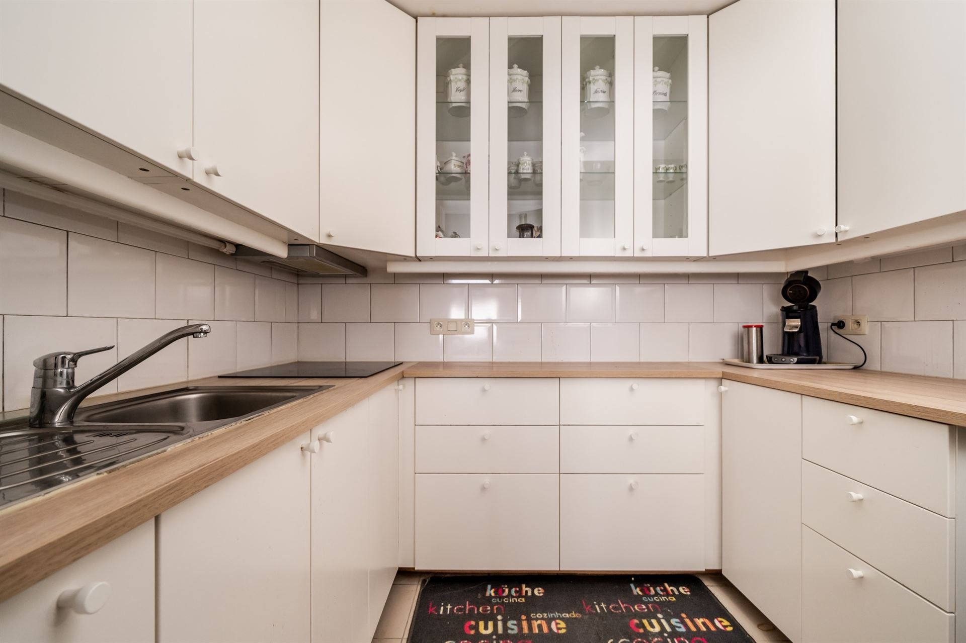 Ruim 2 slpk app. aan centraal station! foto 5