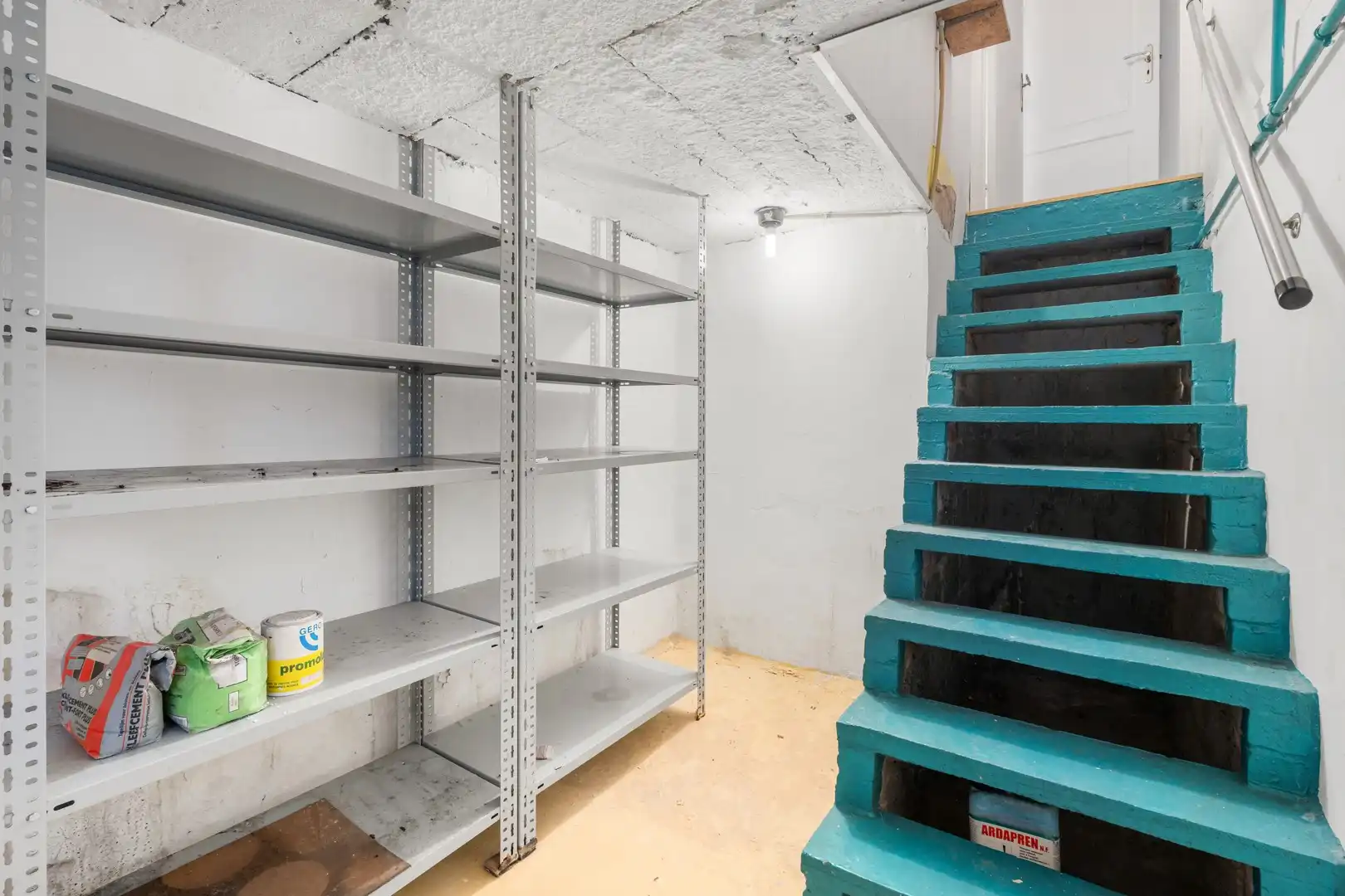 Zeer ruime kloeke woning met grote tuin! foto 22