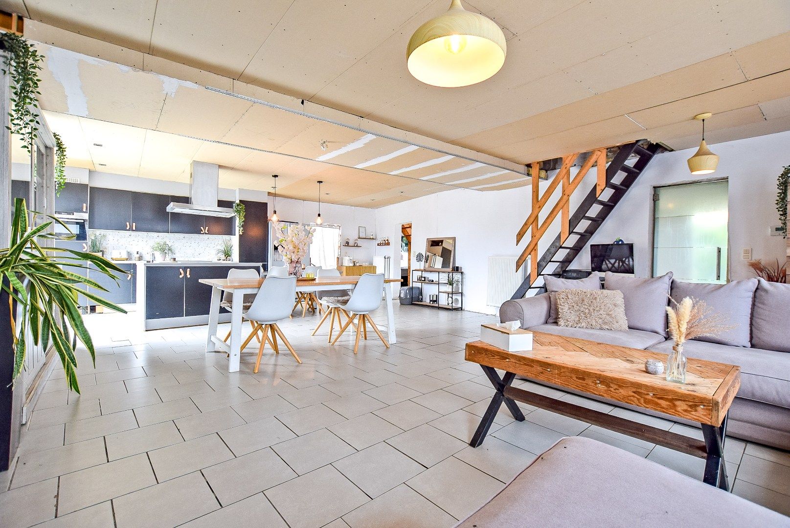 Te renoveren woning met 4 slaapkamers, bureau en zongerichte tuin in Alveringem foto 6