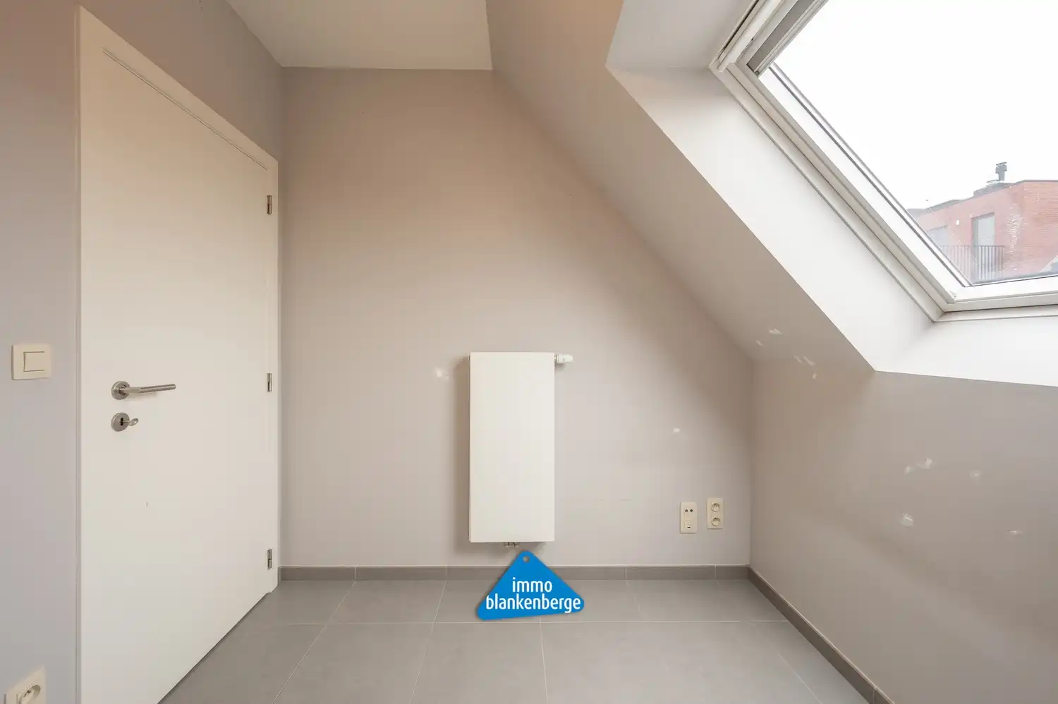 Recent zeer ruim duplex appartement in Uitkerke foto 16