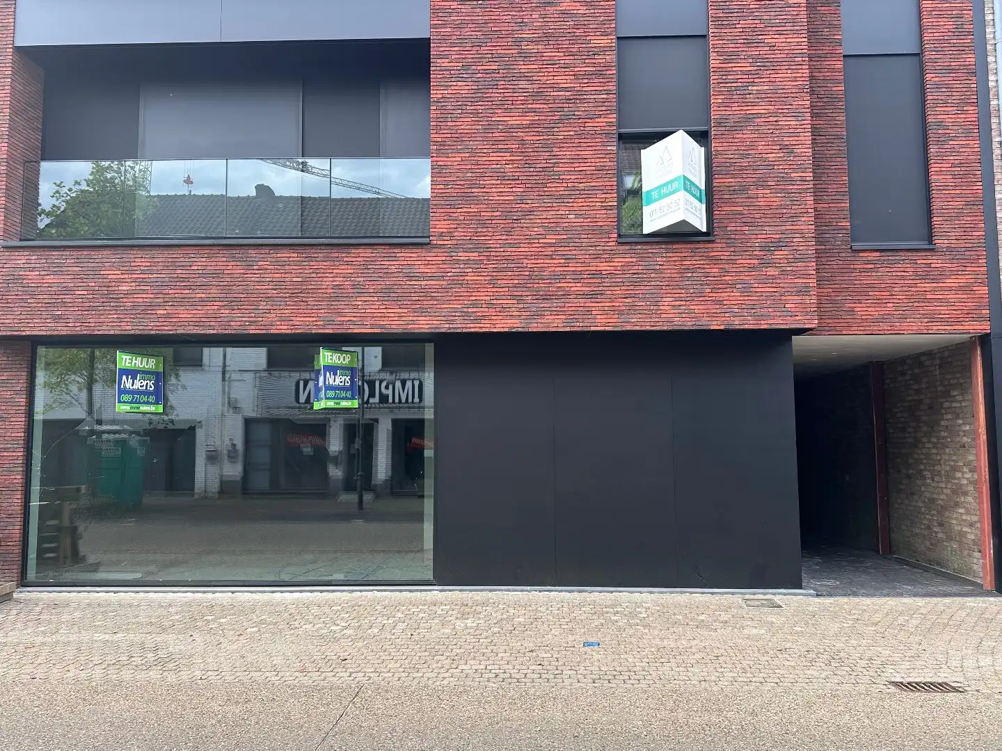 GELIJKVLOERS HANDELSPAND met KELDERRUIMTE TE KOOP/TE HUUR OP A-LOCATIE IN HOUTHALEN CENTRUM   foto 5