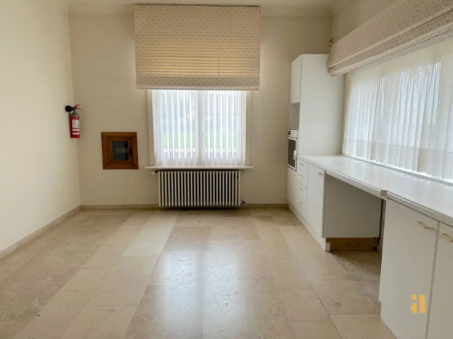 Te huur: royale woning met zwembad foto 15