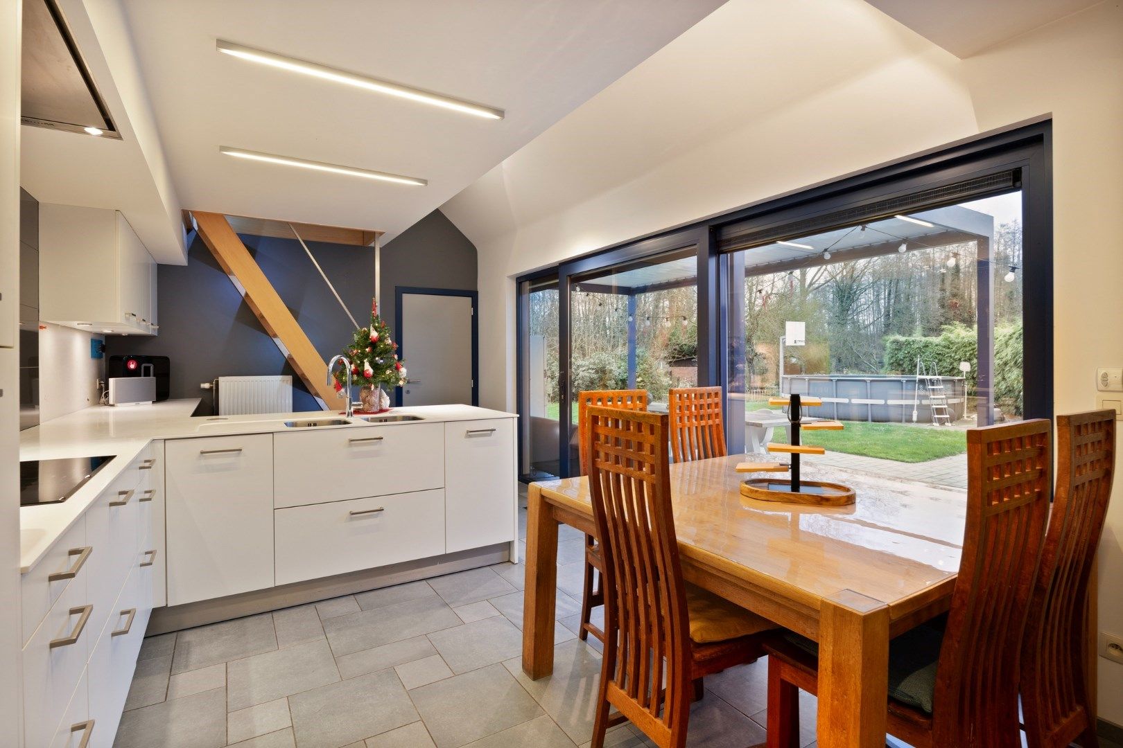 Ruim ingedeelde woning met 4 slpks op een mooi perceel van 21 are met achterliggend groen. foto 10