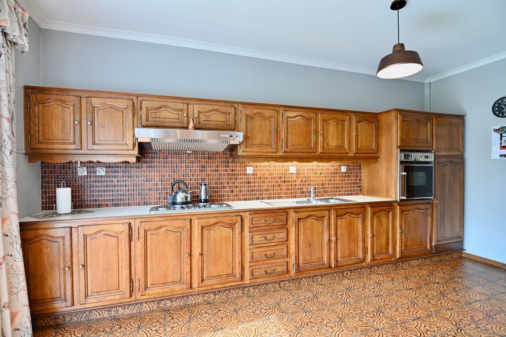 Charmante halfopen gezinswoning nabij het centrum van Sint-Truiden met 2 garages foto 8