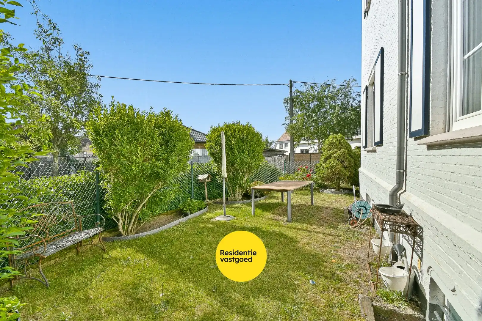 Instapklaar gelijkvloers appartement met privatieve toegang, garage, zonnige tuin en terras nabij zee foto 2