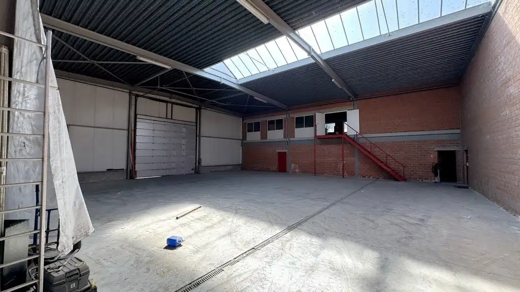 Magazijn met kantoren te huur vlakbij A12 in Wilrijk foto 9