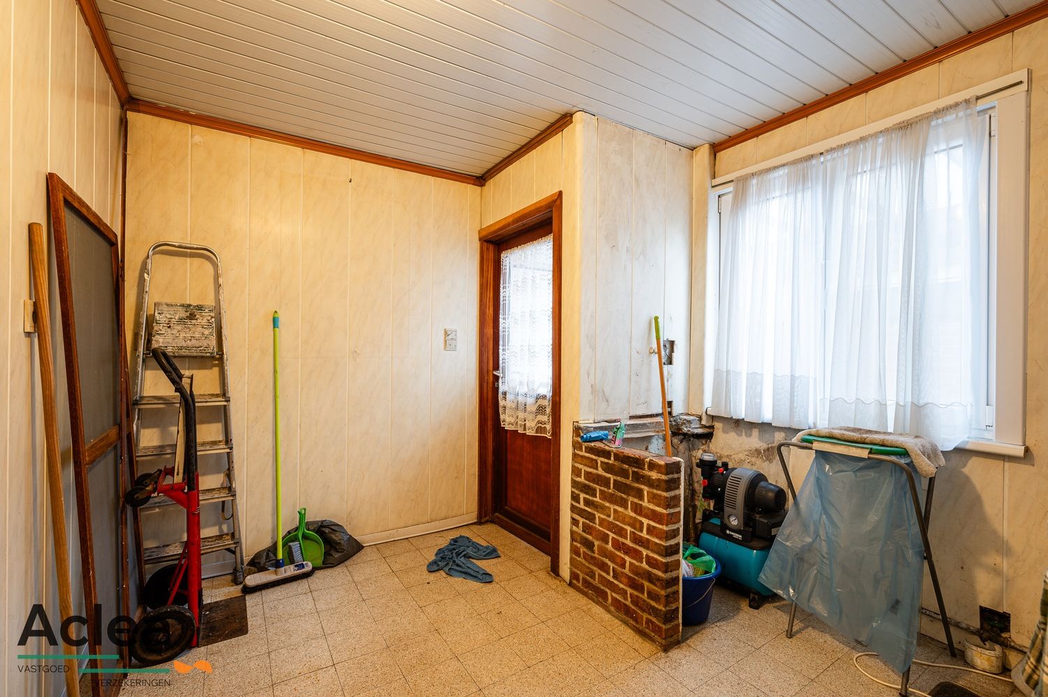 Te renoveren woning met 3 slpks, diepe tuin en garage achteraan met uitweg foto 10