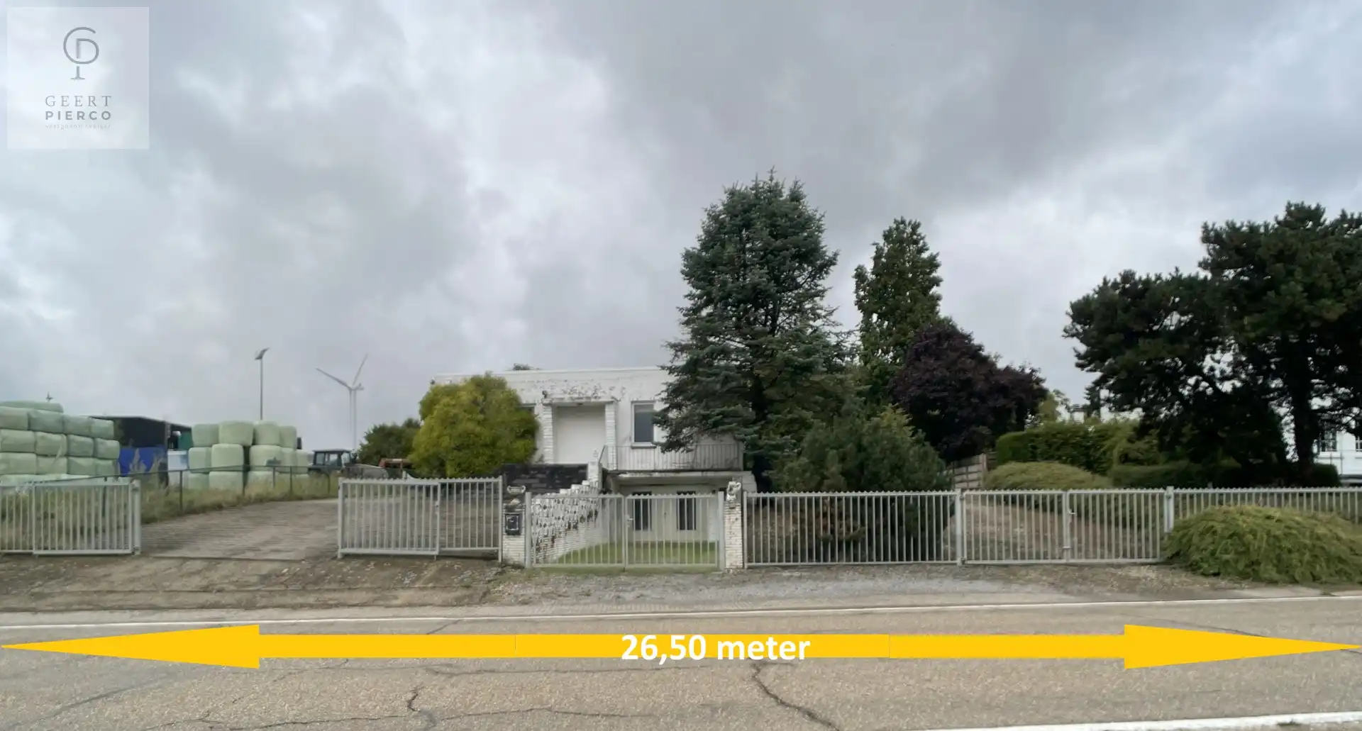 Projectgrond gelegen op een zeer gunstige locatie. foto {{pictureIndex}}