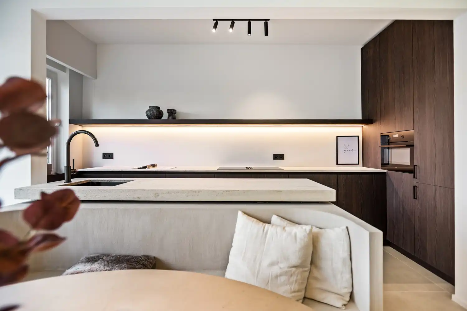 Luxueus gerenoveerd 3-slaapkamer appartement op toplocatie in Lier foto {{pictureIndex}}