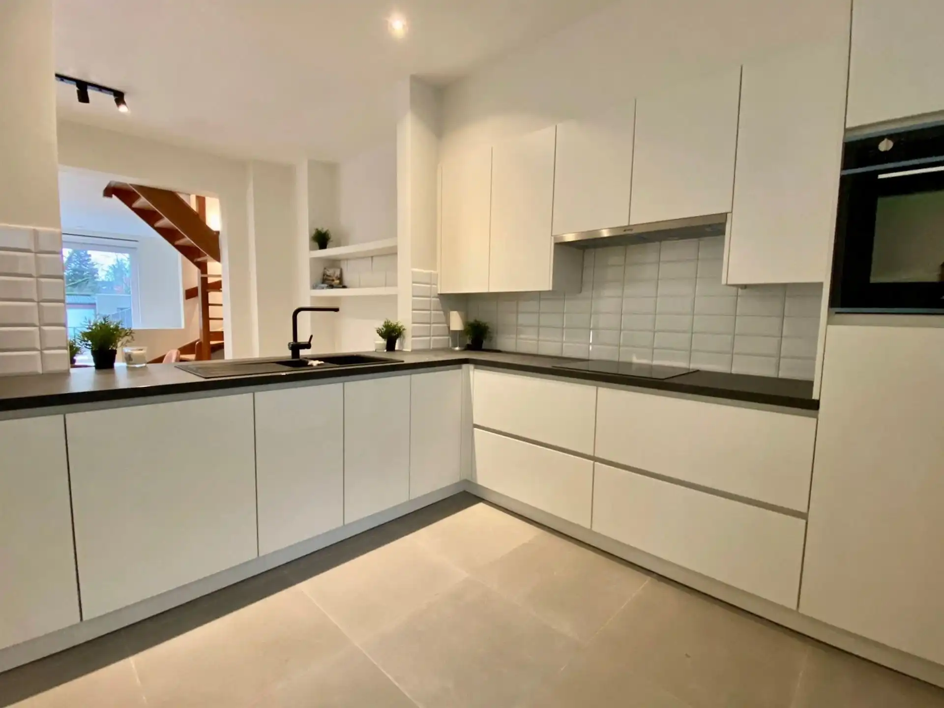 Ruime pal in het centrum gelegen woning met 4 slk, tuin en zonnepanelen! foto 7
