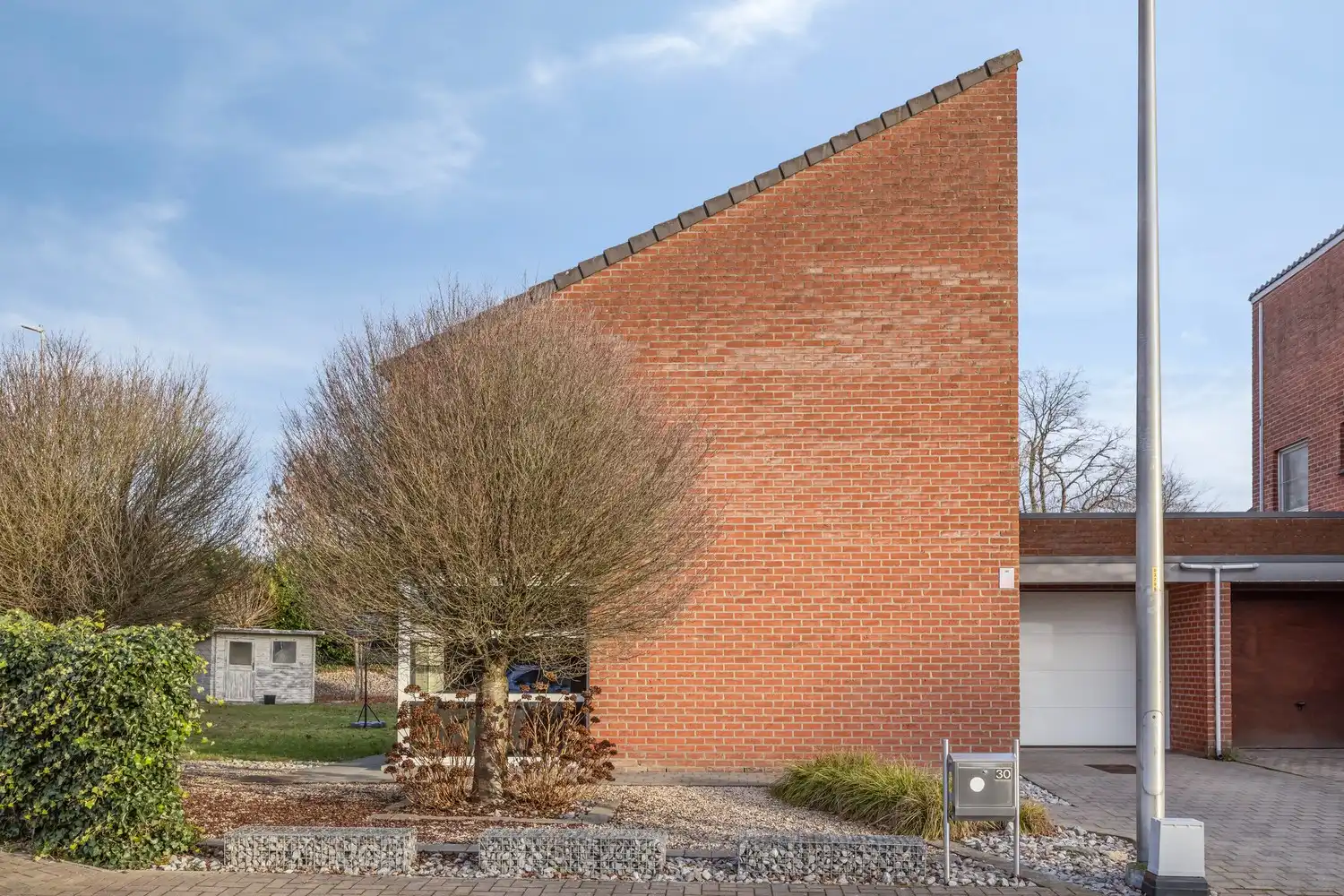 Rustig gelegen halfopen bebouwing met 3 slaapkamers, veranda en garage in Houthalen-Helchteren foto 2