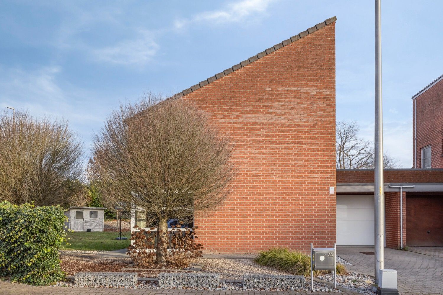 Rustig gelegen halfopen bebouwing met 3 slaapkamers, veranda en garage in Houthalen-Helchteren foto 2