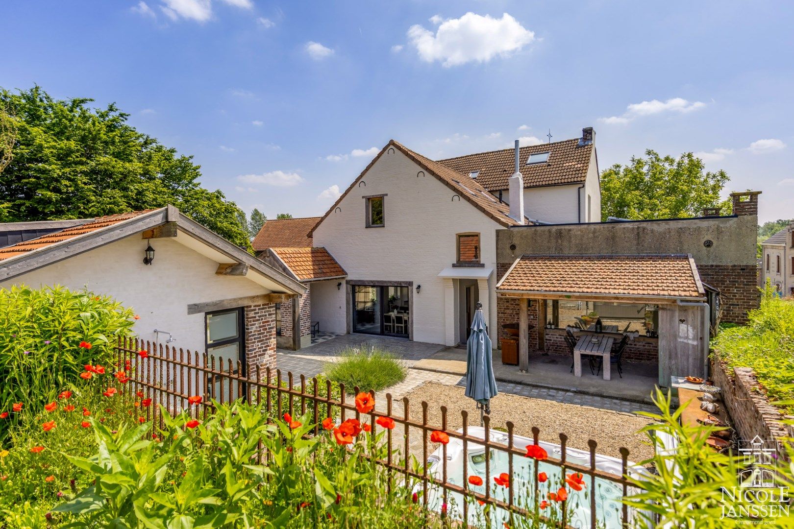 Statige woning op een aangename en rustige locatie foto 30