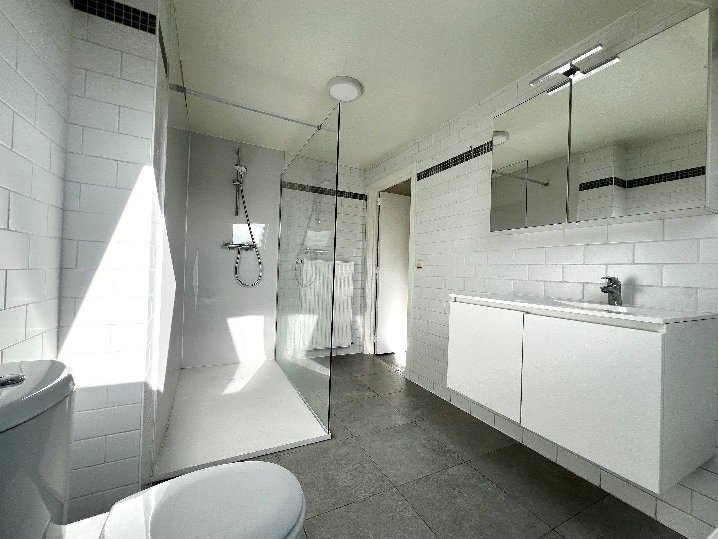 Veelzijdige eigendom met tal van mogelijkheden te koop te Zwevegem! foto 19