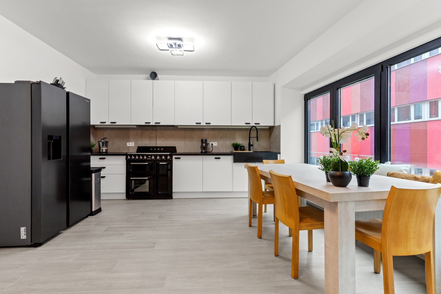 Volledig gerenoveerd appartement met kwaliteitsvolle materialen foto {{pictureIndex}}